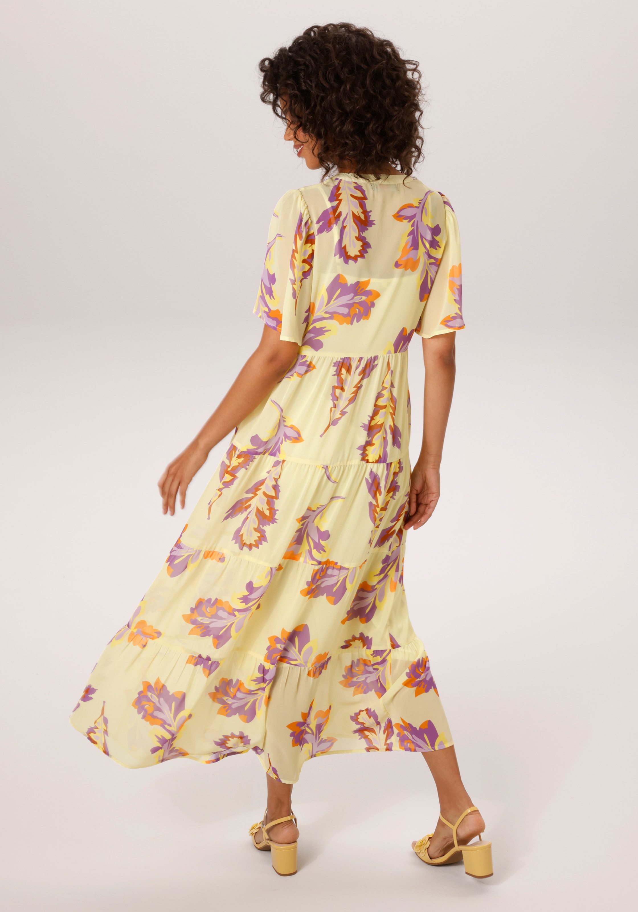 Aniston CASUAL Sommerkleid mit grafischen Blättern bedruckt
