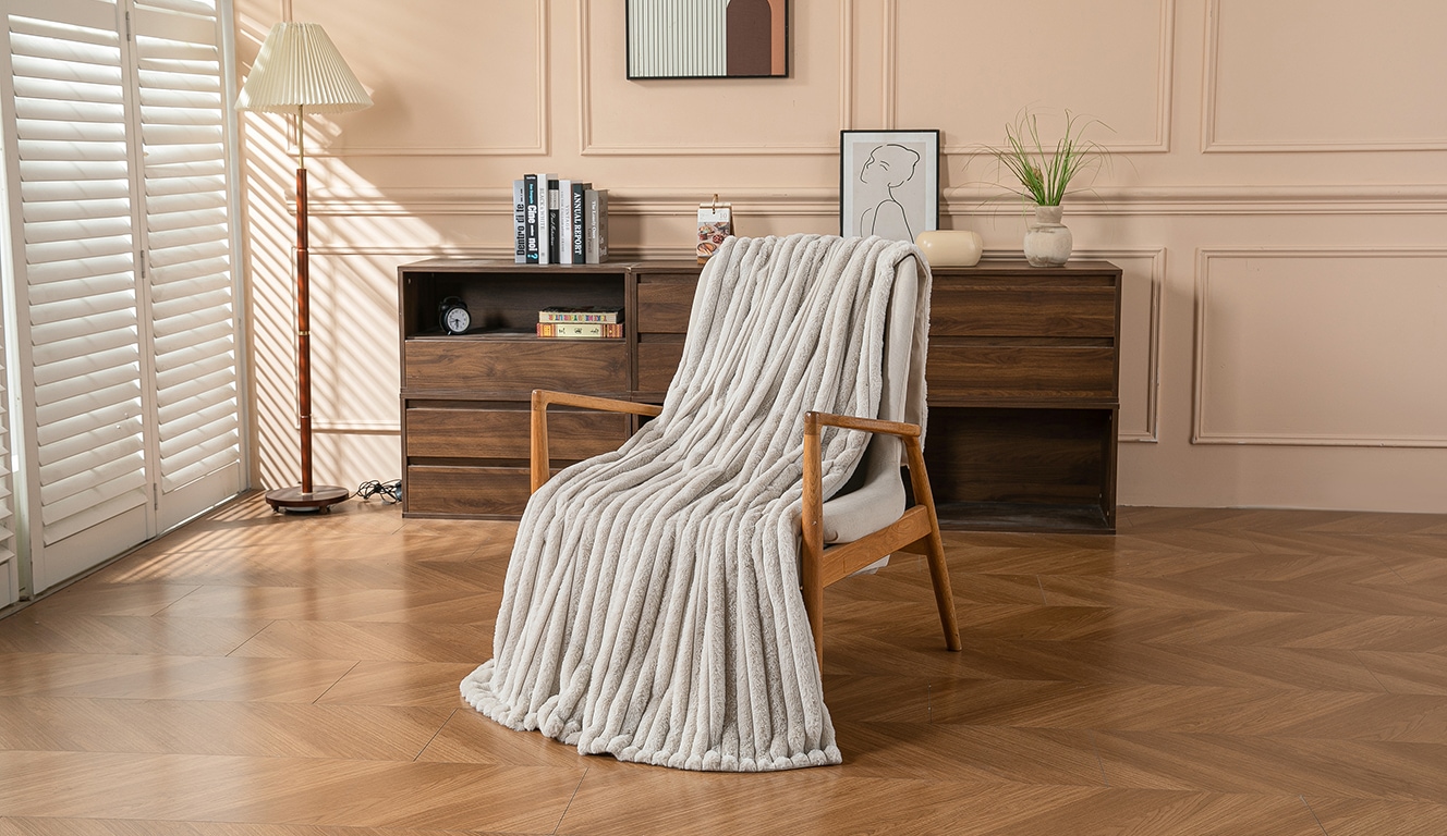 OTTO home Wohndecke »Milara Premium, hochwertige Qualität, flauschige Tagesdecke« hochwertige, flauschige Wohndecke, Tagesdecke, Premium 350g/m²