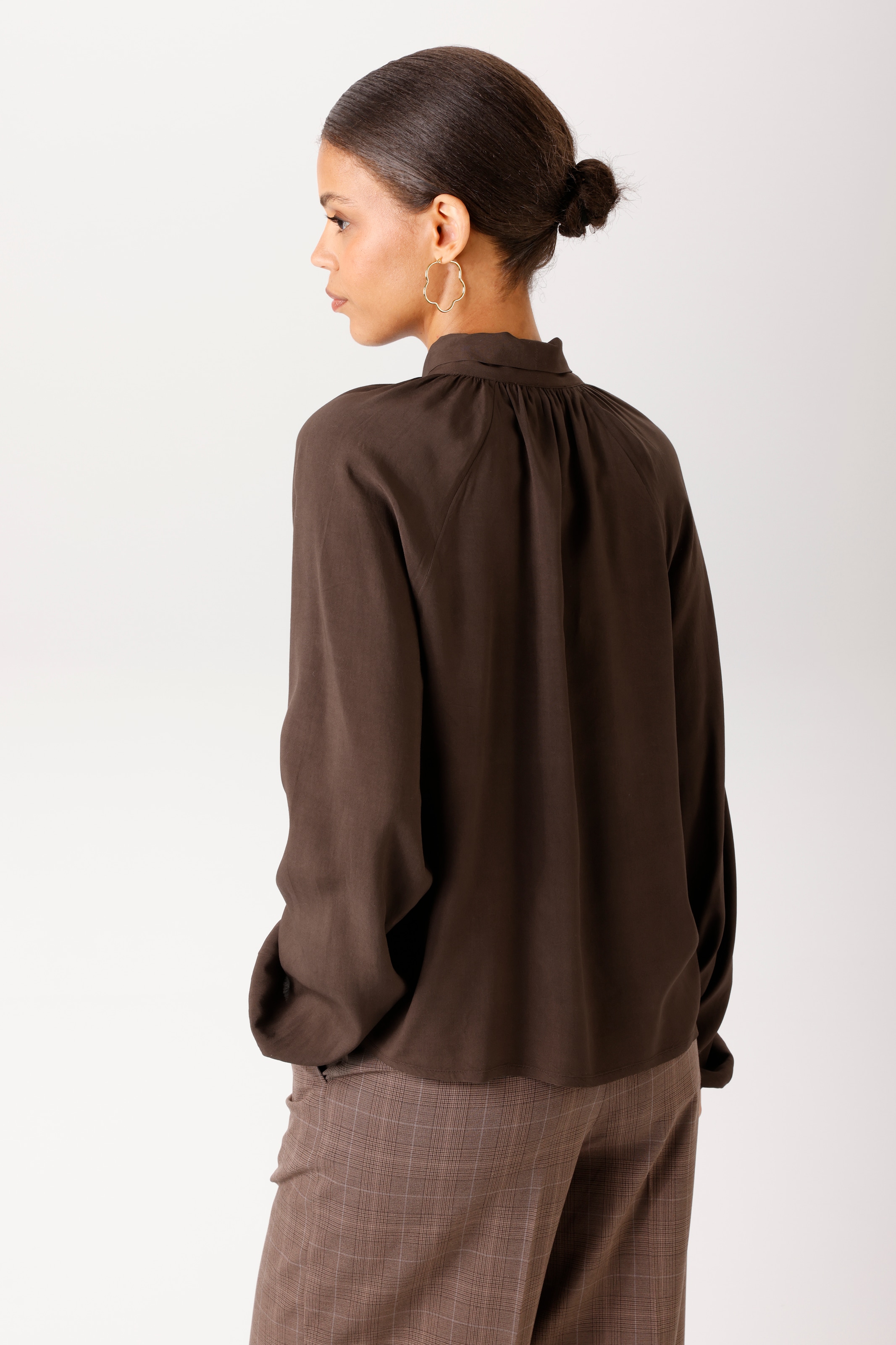 Aniston CASUAL Schlupfbluse mit dekorativer Schluppe am V-Ausschnitt - NEUE KOLLEKTION