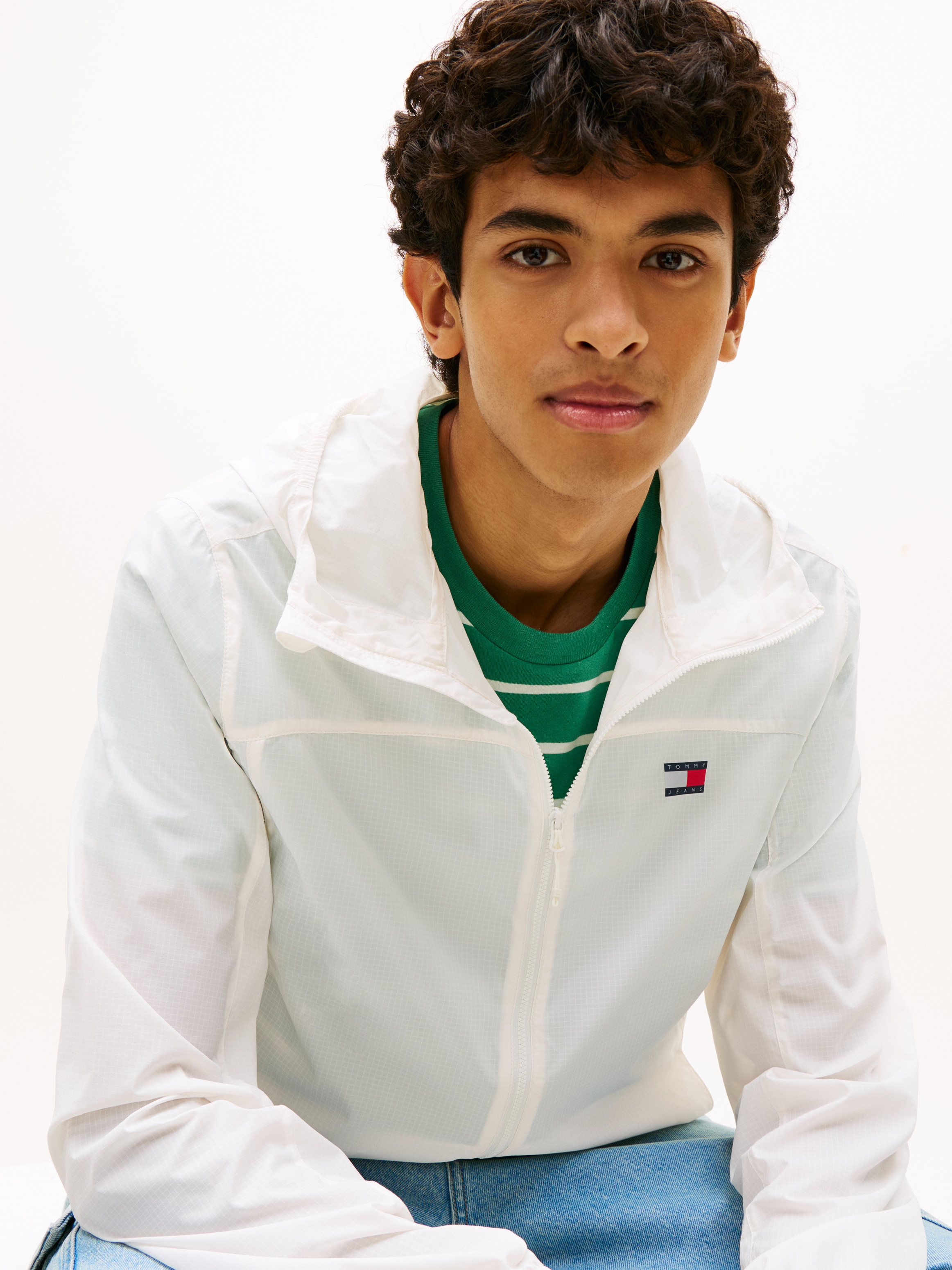 Tommy Jeans Outdoorjacke »TJM OUTDOOR SHELL« mit Kapuze Windsheeter Windjacke Packable Fahrradjacke Regular fit mit Kapuze