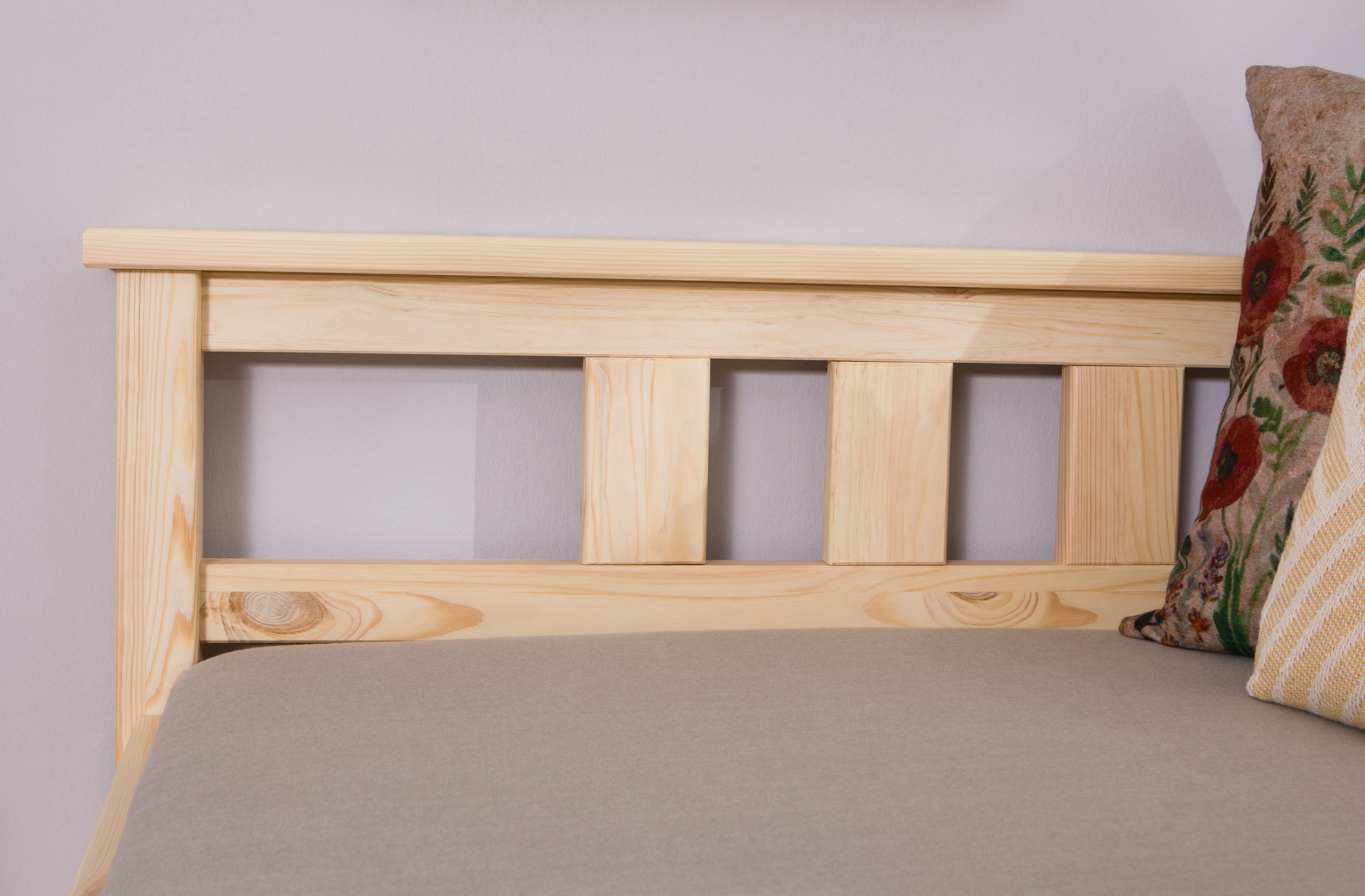 Ticaa Futonbett »Merci«, Einzelbett, aus Kiefer Massivholz, inkl. Rollrost