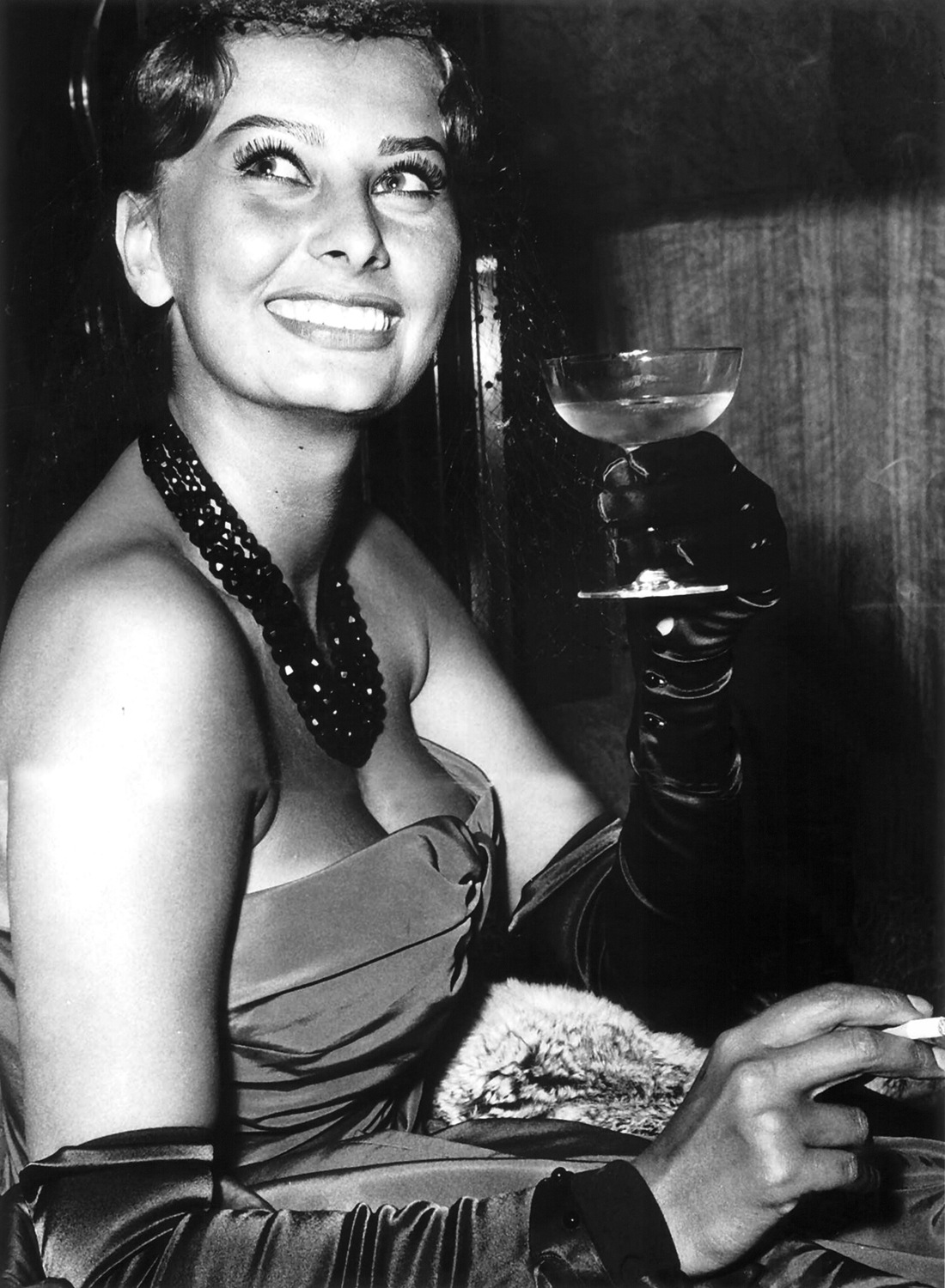 queence Acrylglasbild »Sophia Loren mit Champagne«, Schwarz-Weiß-Frau-Stars günstig online kaufen