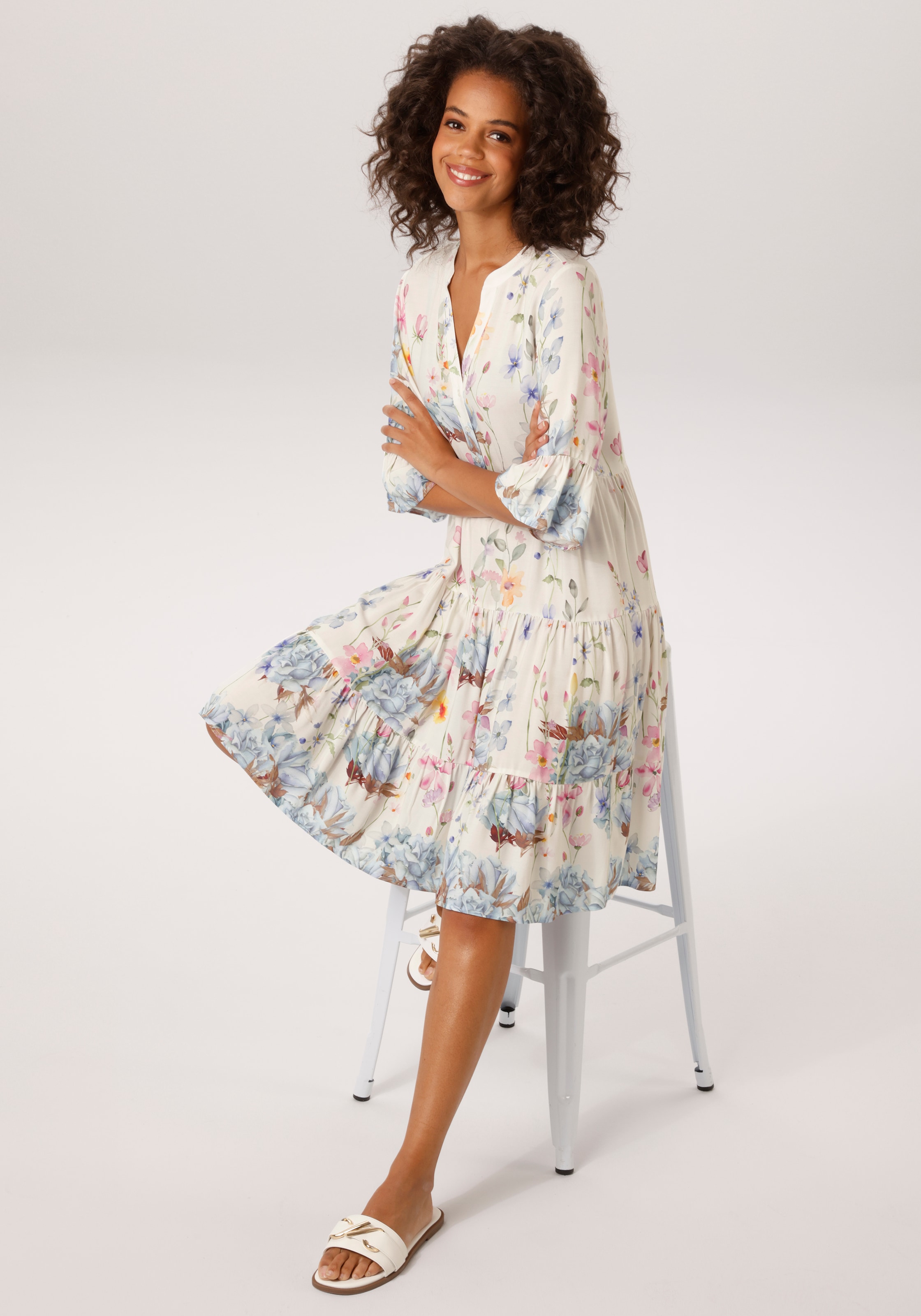 Aniston CASUAL Tunikakleid mit malerischen Blumen bedruckt