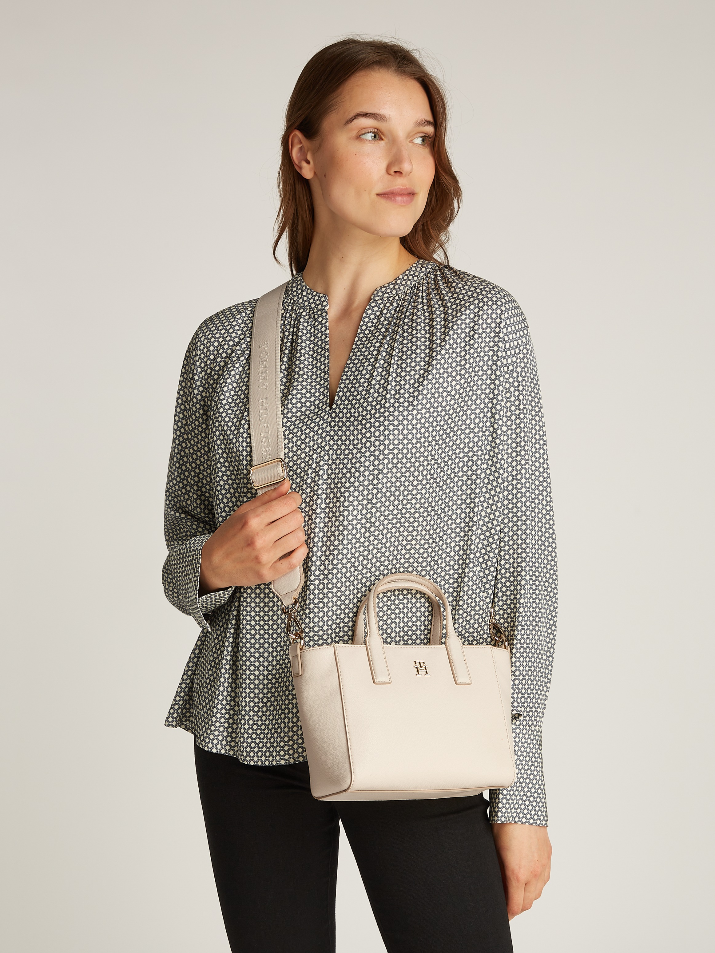 Tommy Hilfiger Shopper »TH SOFT LOGO MINI TOTE«, Damen Beuteltasche, Henkeltasche, Schultertasche mit TH-Logo
