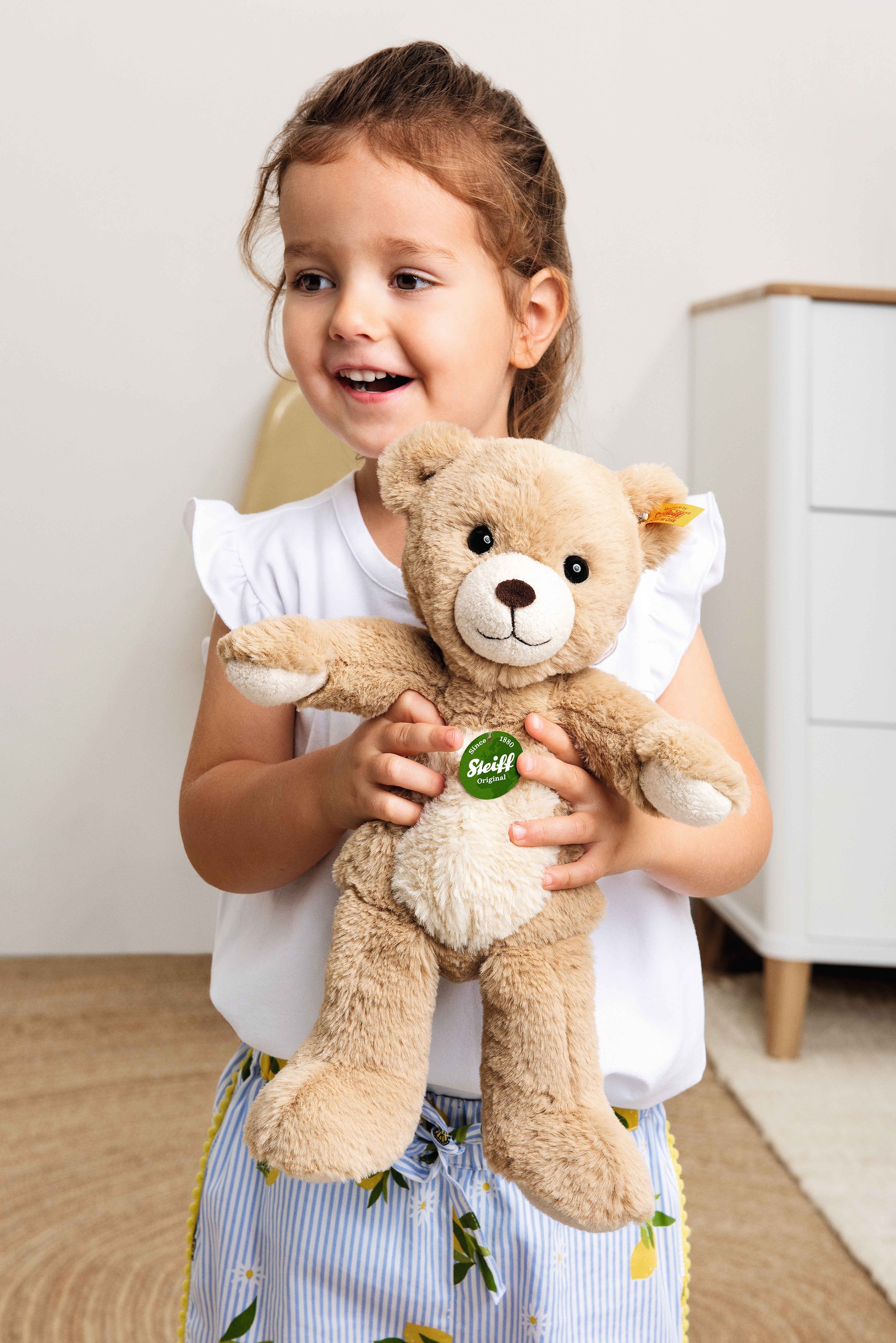 Steiff Kuscheltier »Teddies for tomorrow Tom Teddybär«, aus recycelten PET Flaschen