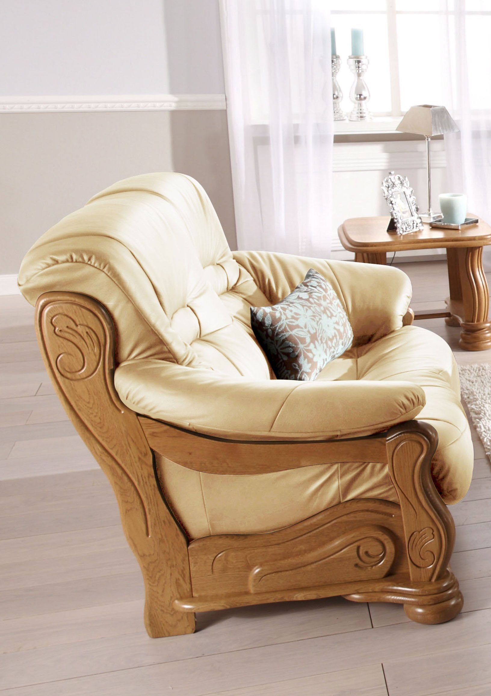 Max Winzer® 2-Sitzer »Texas, dekoratives Holzgestell aus Eiche mit gefrästen Ornamenten«, bequemer Retro Klassiker, kompakte Stellfläche Breite 147cm