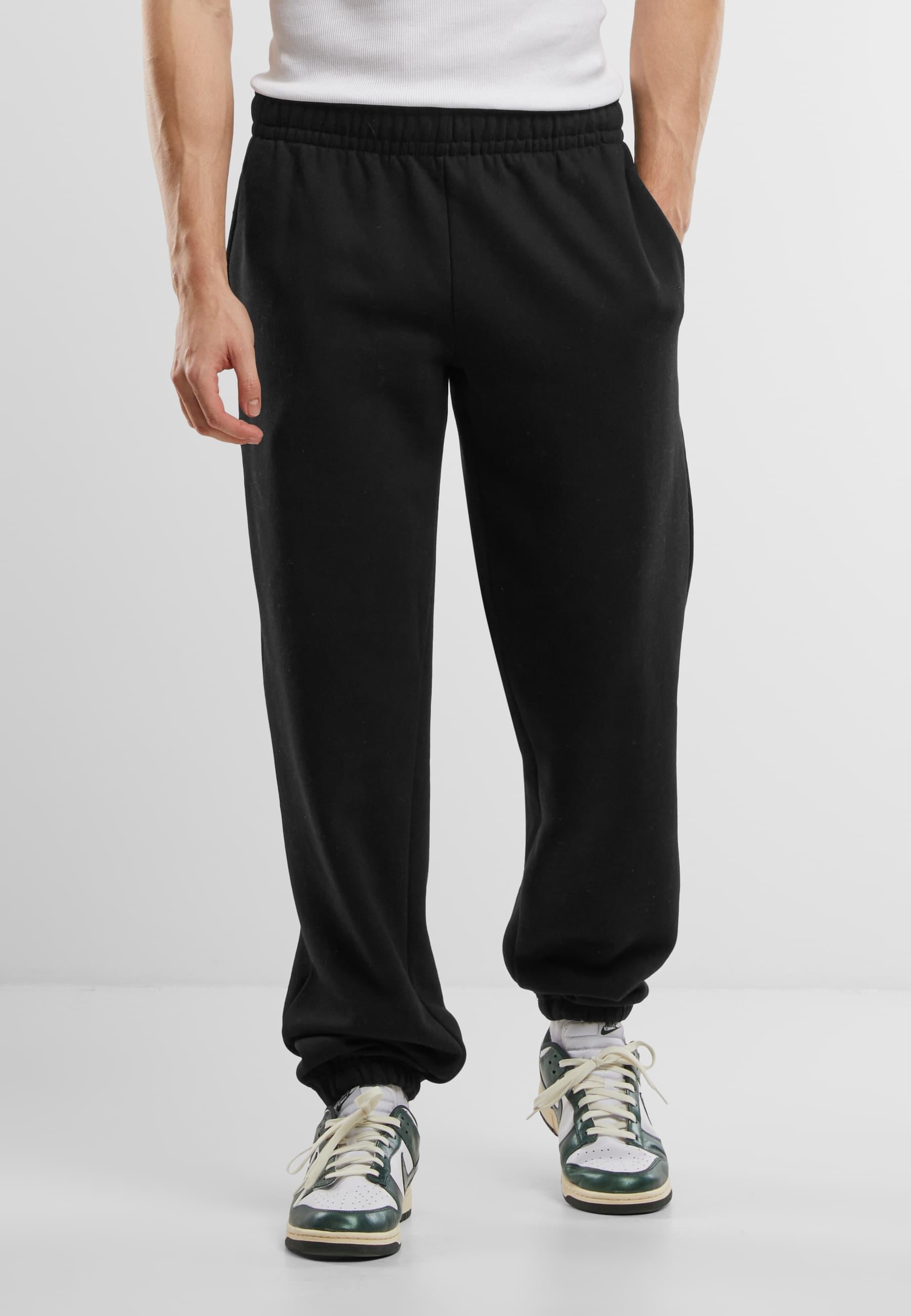URBAN CLASSICS Jogginghose »Urban Classics Basic Loose Sweatpants«