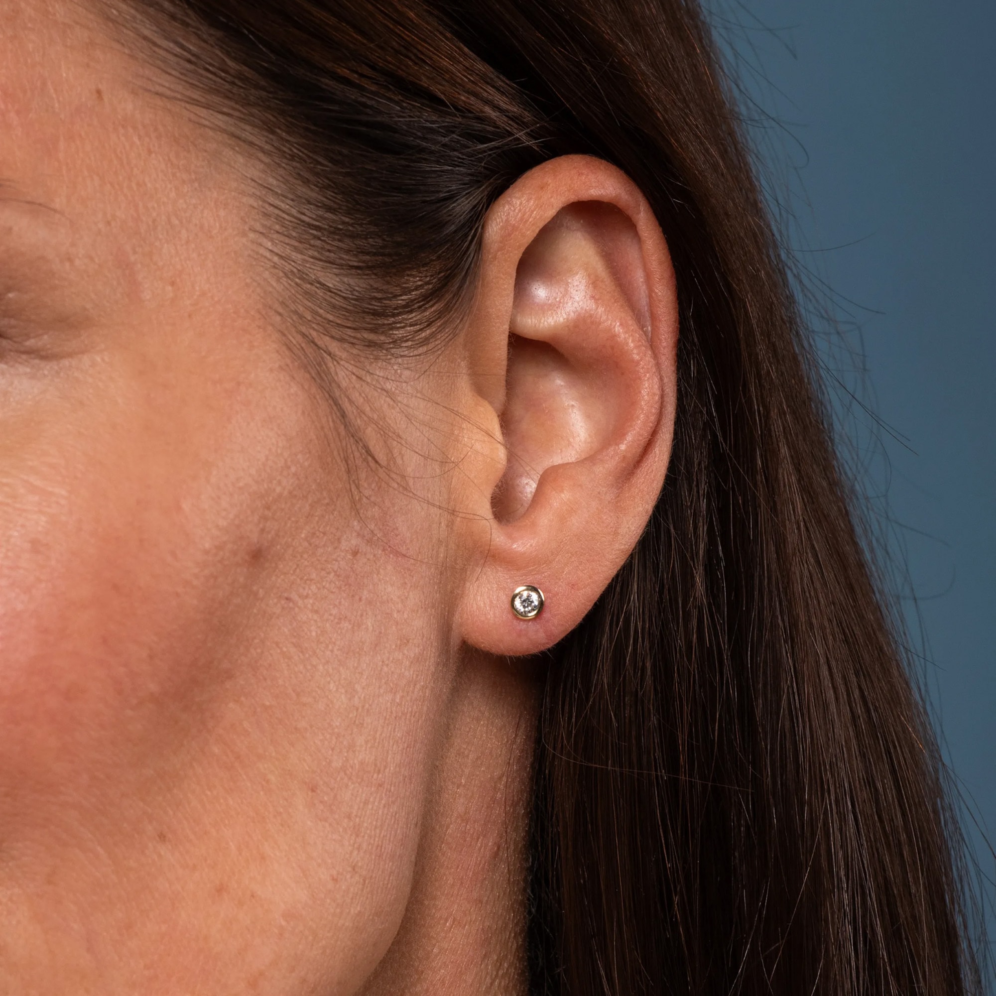 LYOMI Paar Ohrstecker »585/- Gelbgold 2 synth. Diam. 0,20 ct.«