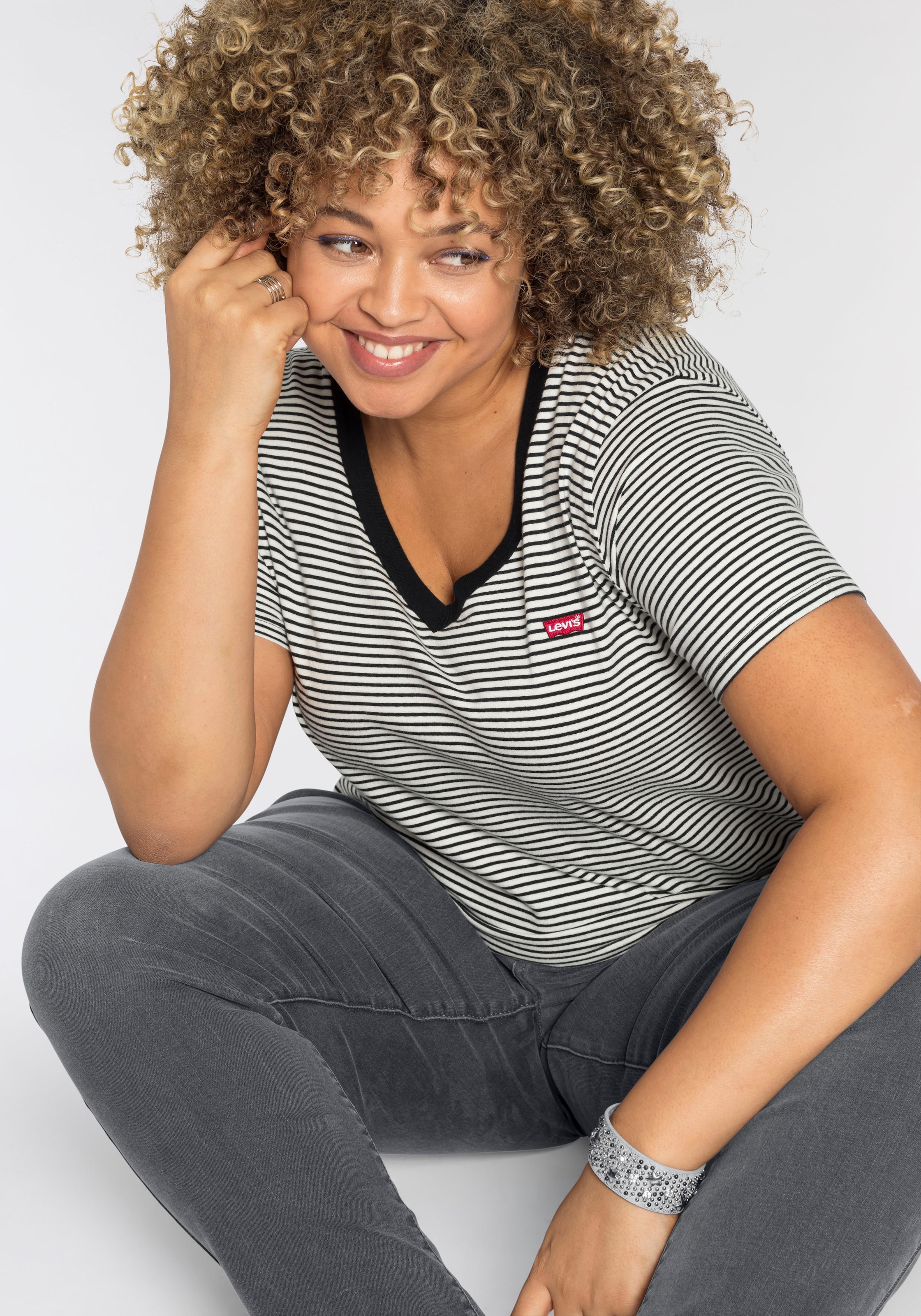 Levi's® Plus Kurzarmshirt »V NECK TEE«