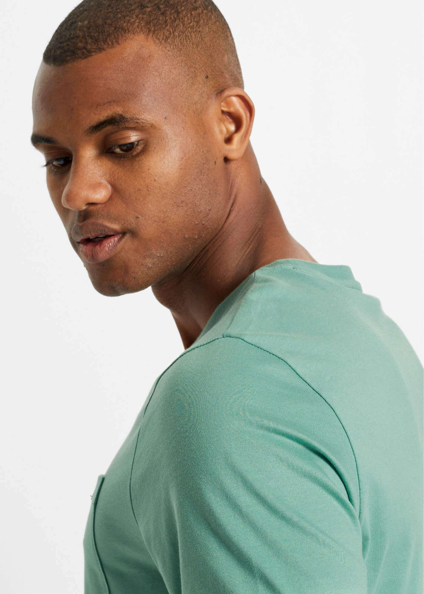 bonprix T-Shirt Packung, 2 tlg. Regular Fit, Rundhalsausschnitt, mit Brusttasche, aus Baumwolle