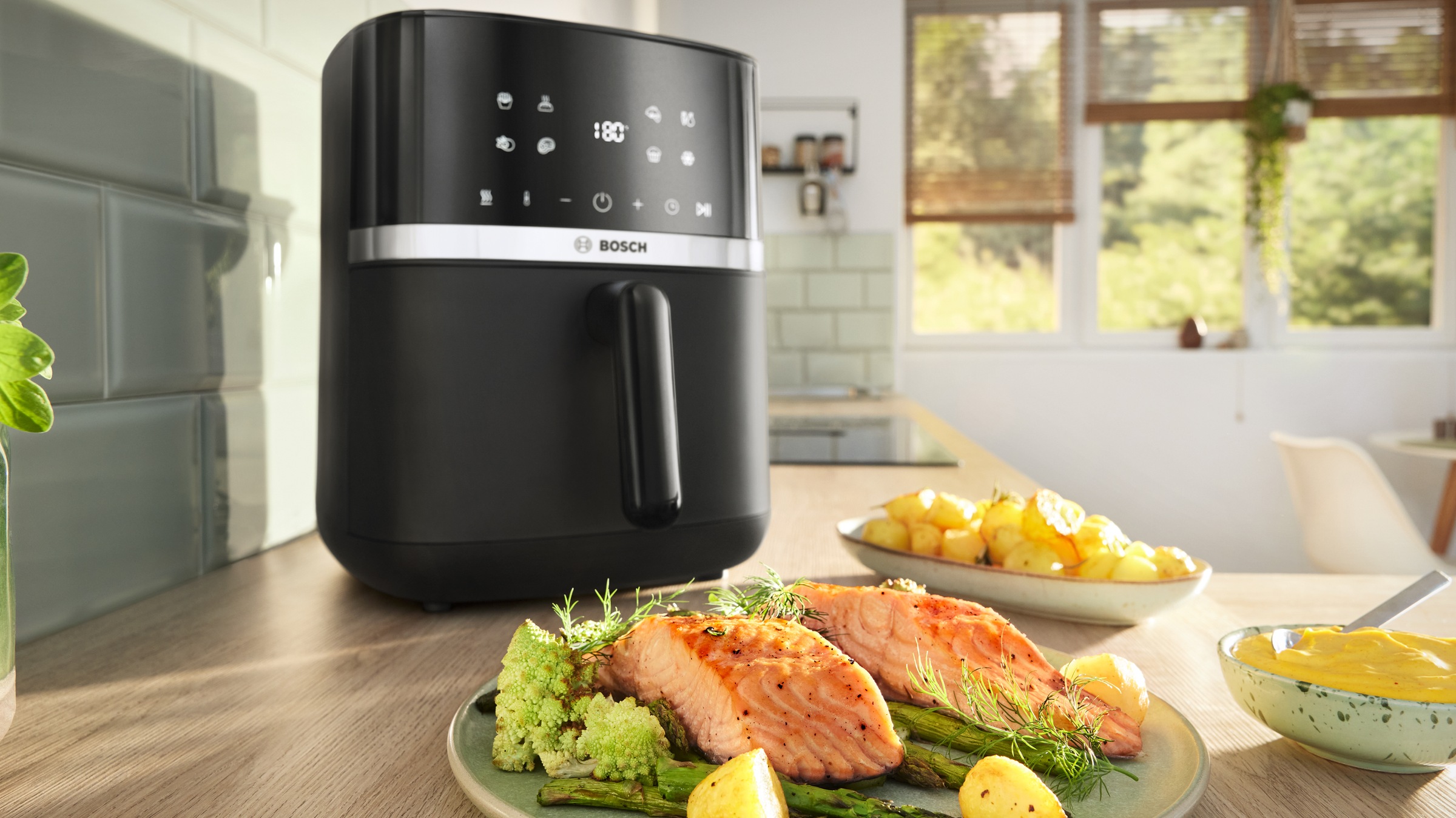 BOSCH Heißluftfritteuse »Air Fryer Serie 4, MAF462B0, 6,1l, 2 Heizelemente, 7 Programme«, Auftaufunktion, Korb/Gitter spülm.geeignet, schwarz