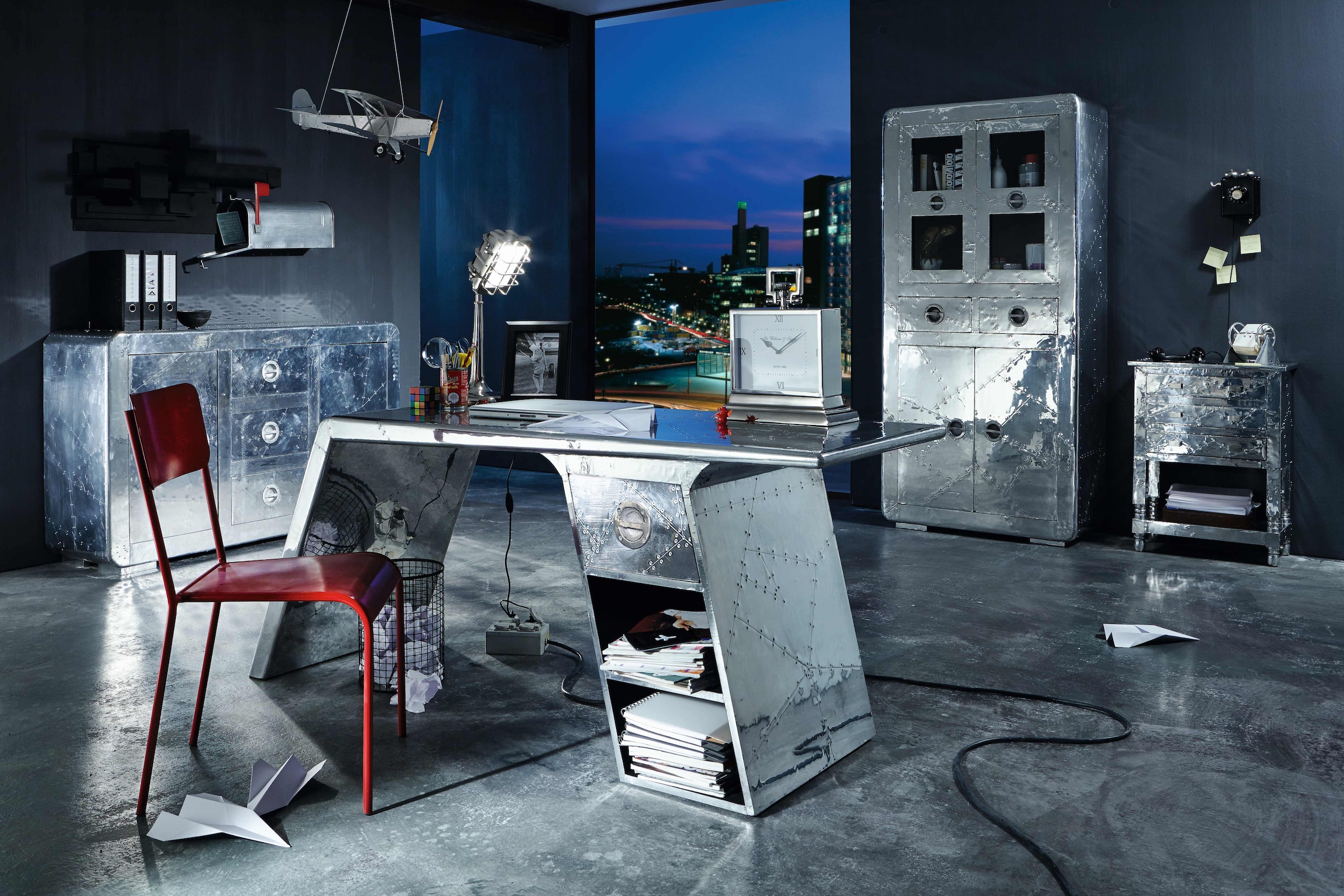 SIT Vitrine »AIRMAN« in moderner Flugzeugoptik