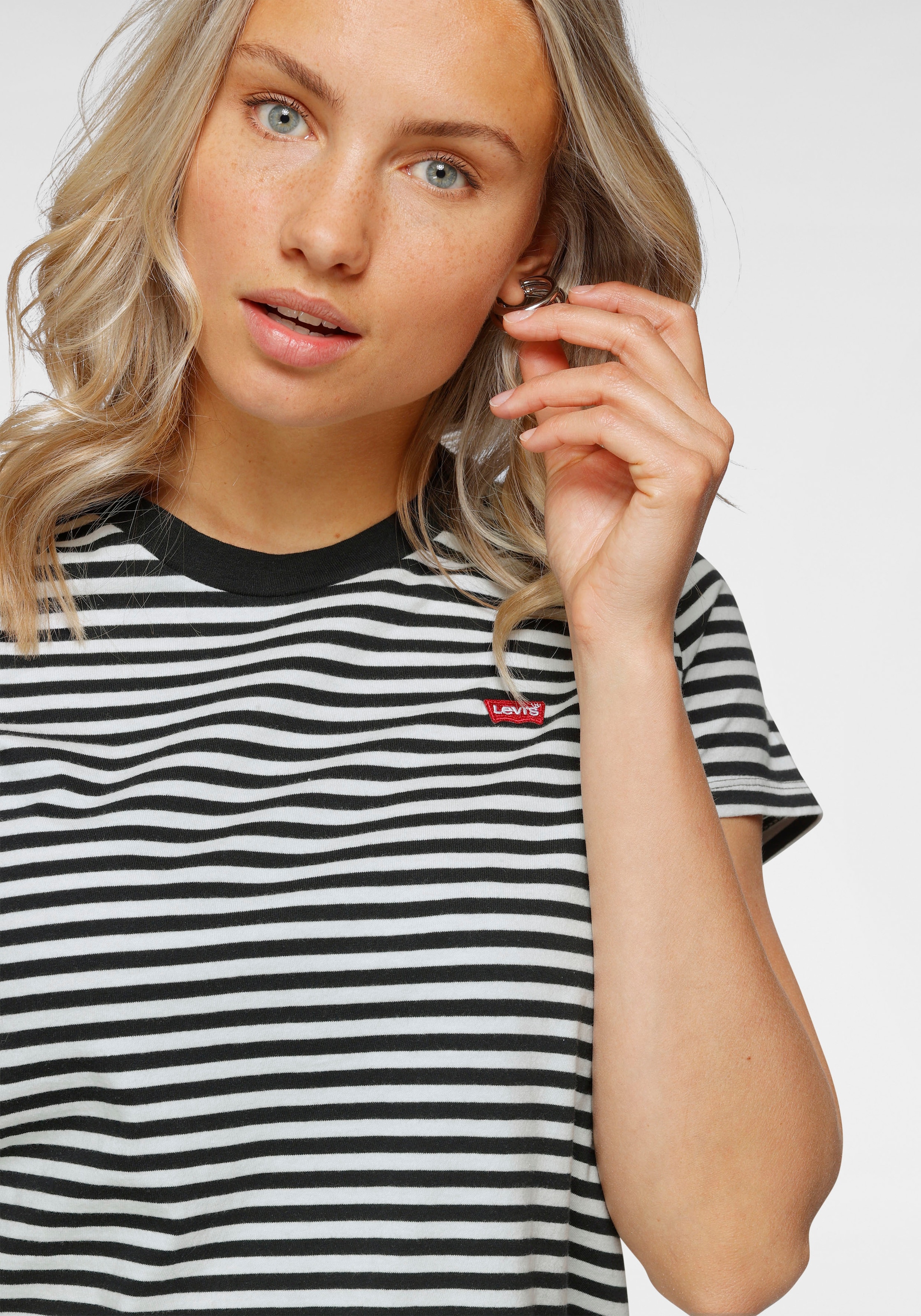Levi's® T-Shirt »The perfect Tee«, mit kleiner Logo-Stickerei