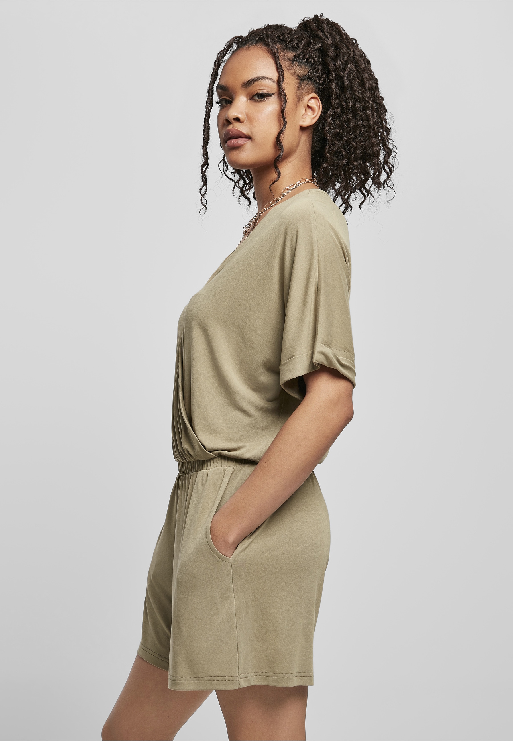 URBAN CLASSICS Jumpsuit »Urban Classics Damen Ladies Short Modal Jumpsuit« 1 Stk.