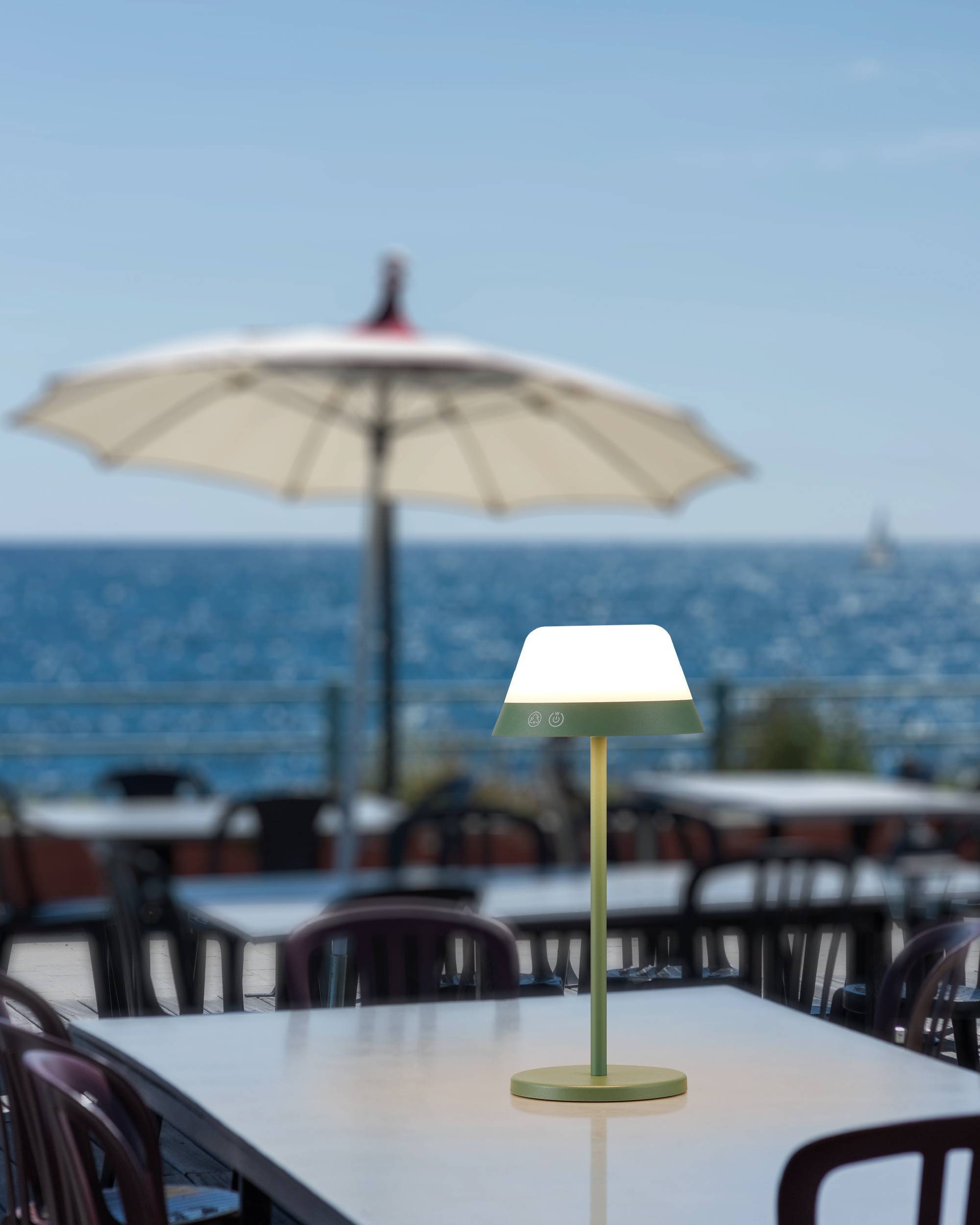 EGLO Tischleuchte »Meggiano Tischlampe, kabellos, aufhängbarer Lampenschirm, IP54, Lampe« LED-Modul 1 Stk. RGB | Warmweiß Tischleuchte - H32 x Ø15 cm - grün - 1X1,5W;1X0,8W inkl.