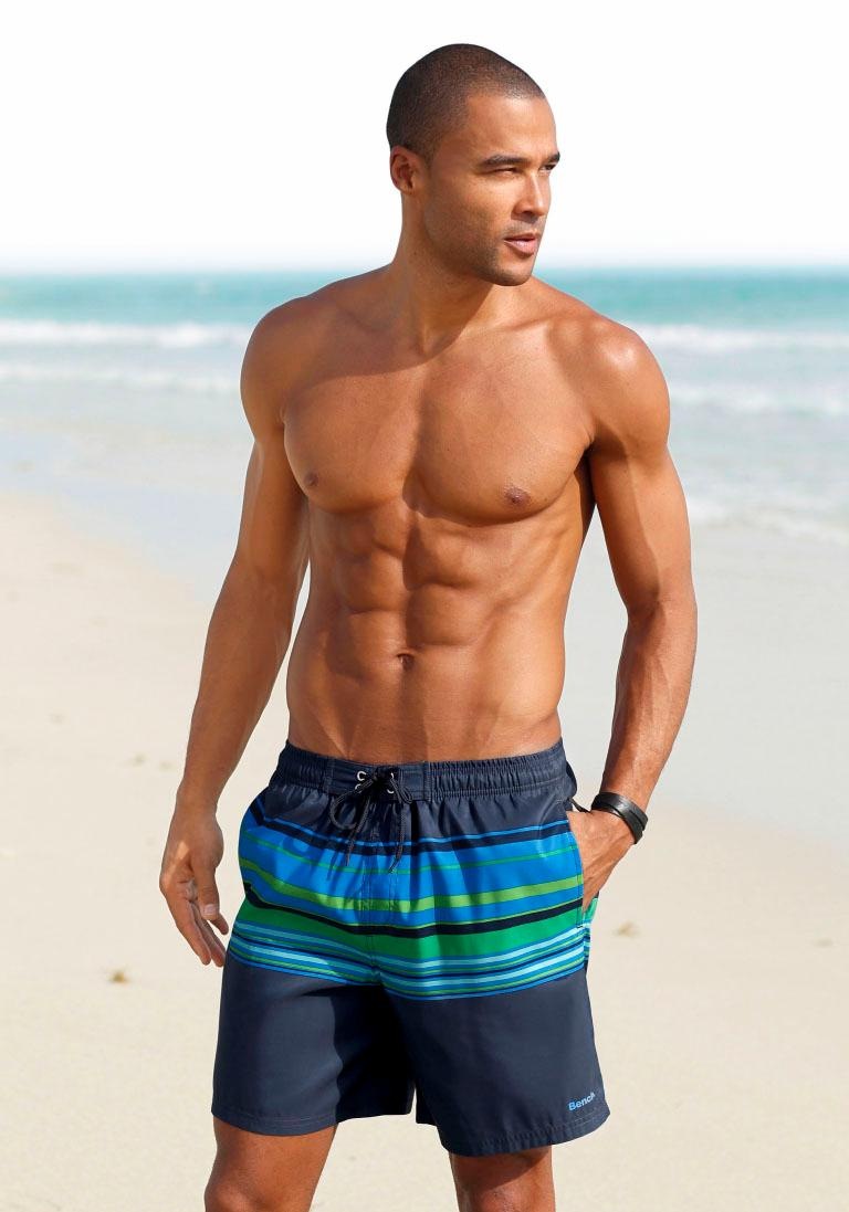 Bild von Bench. Badeshorts, mit kontrastfarbenen Streifen