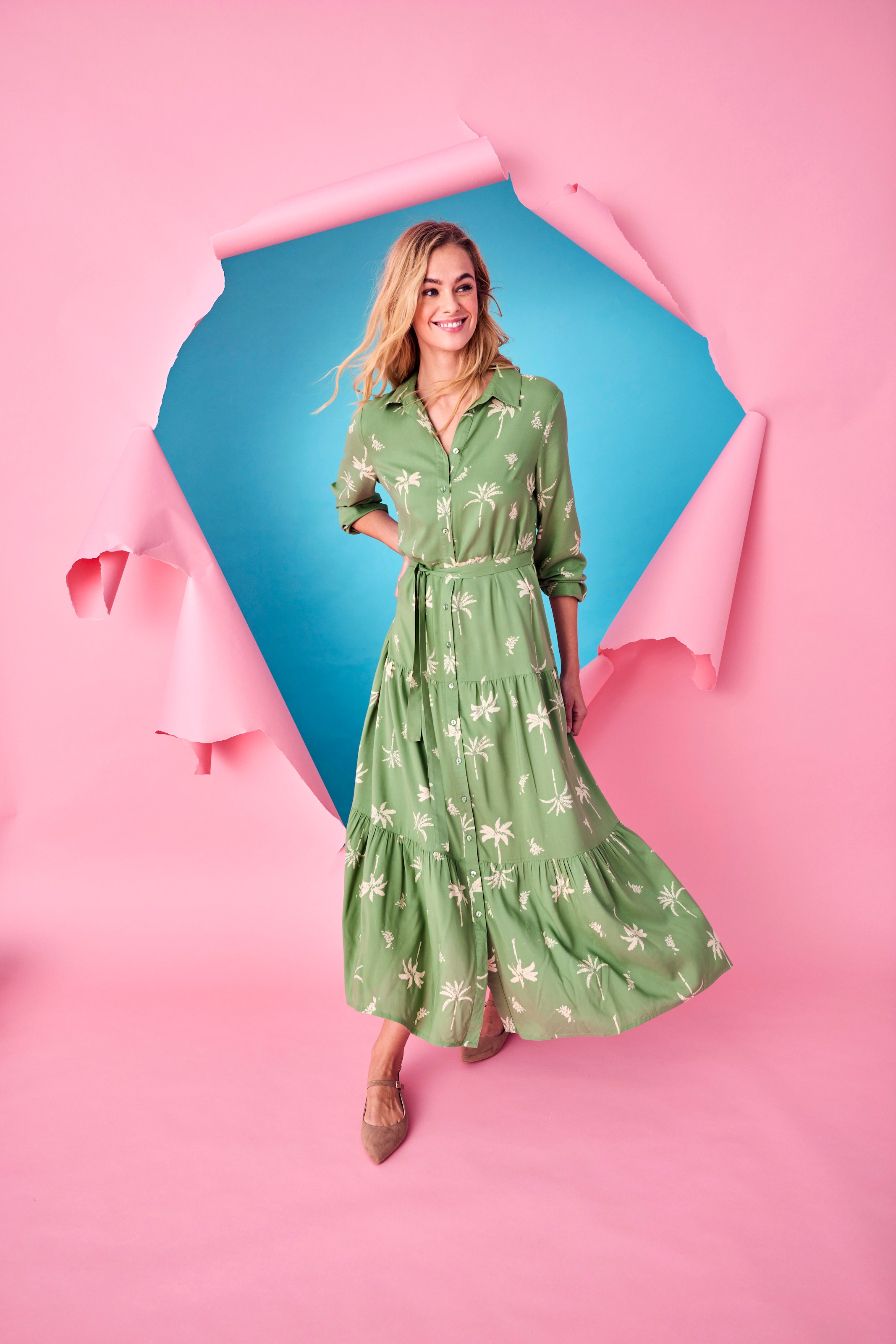 Aniston CASUAL Maxikleid, (mit abnehmbarem Bindeband), mit Palmen bedruckt - jedes Teil ein Unikat