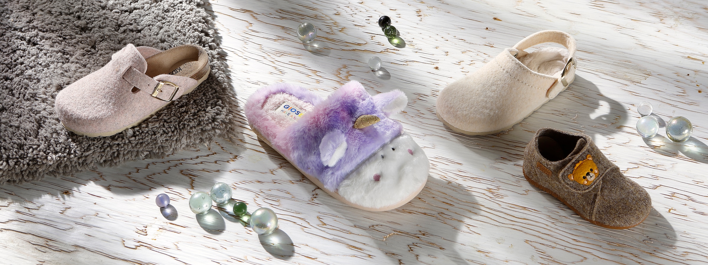KIDSWORLD Hausschuh, Clog, Pantoffel, Homeslipper mit schwenkbarem Fersenriemchen