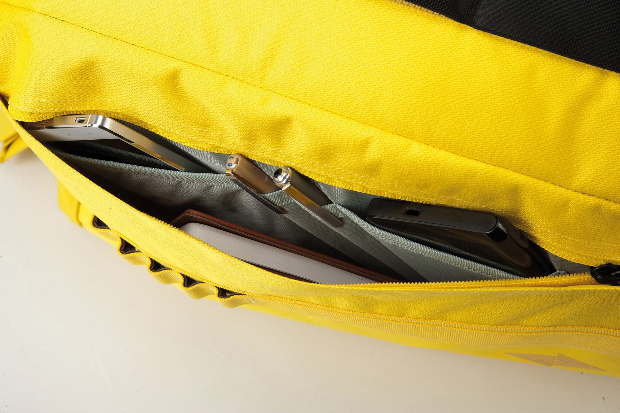 NITRO Freizeitrucksack »Scrambler«, mit Laptopfach, für Alltag, Arbeit, Schule & Reise mit Roll-Top
