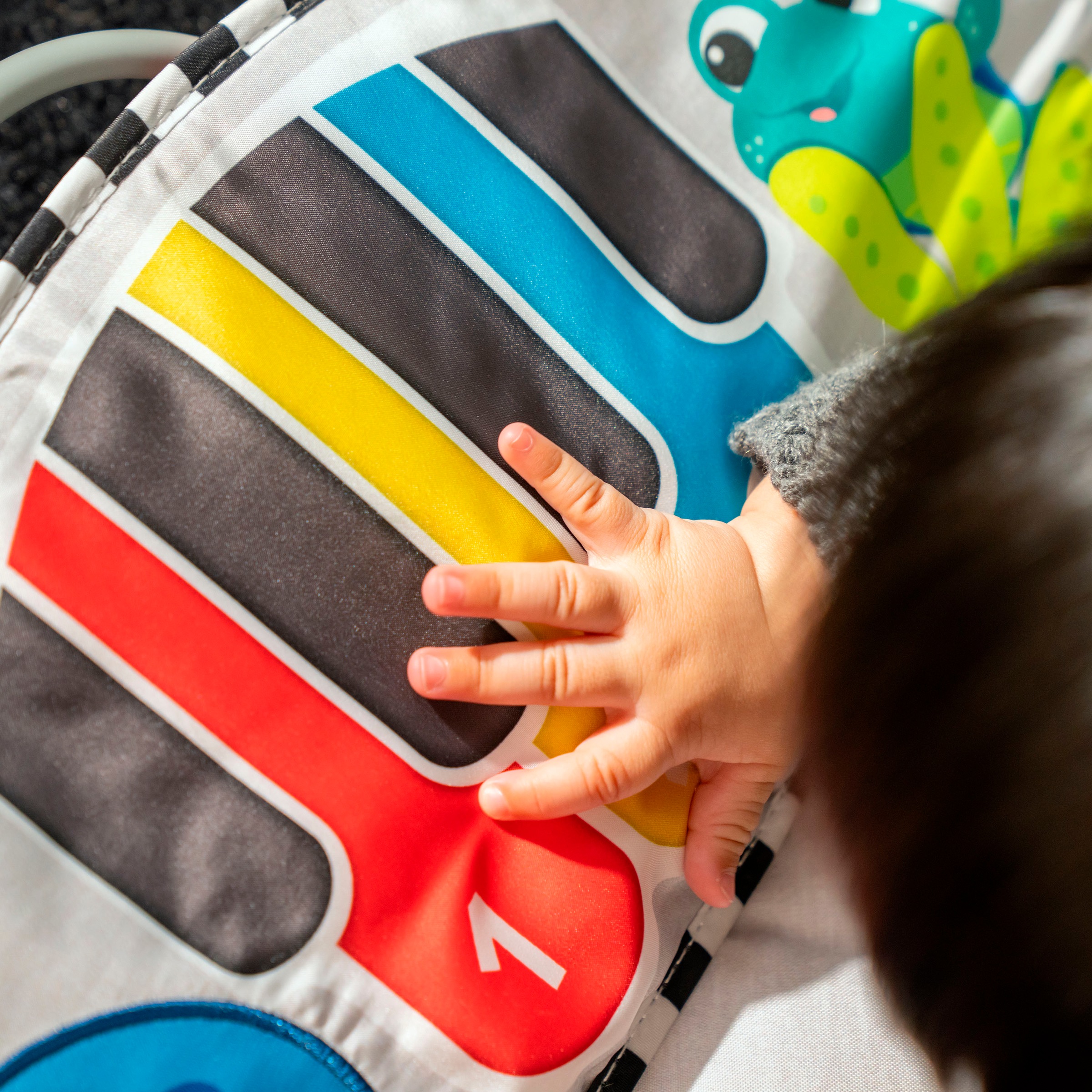 Baby Einstein Babywippe »Kick to It 4-in-1 Musical Swing & Rocker«, bis 9 kg, mit Sound-Effekt