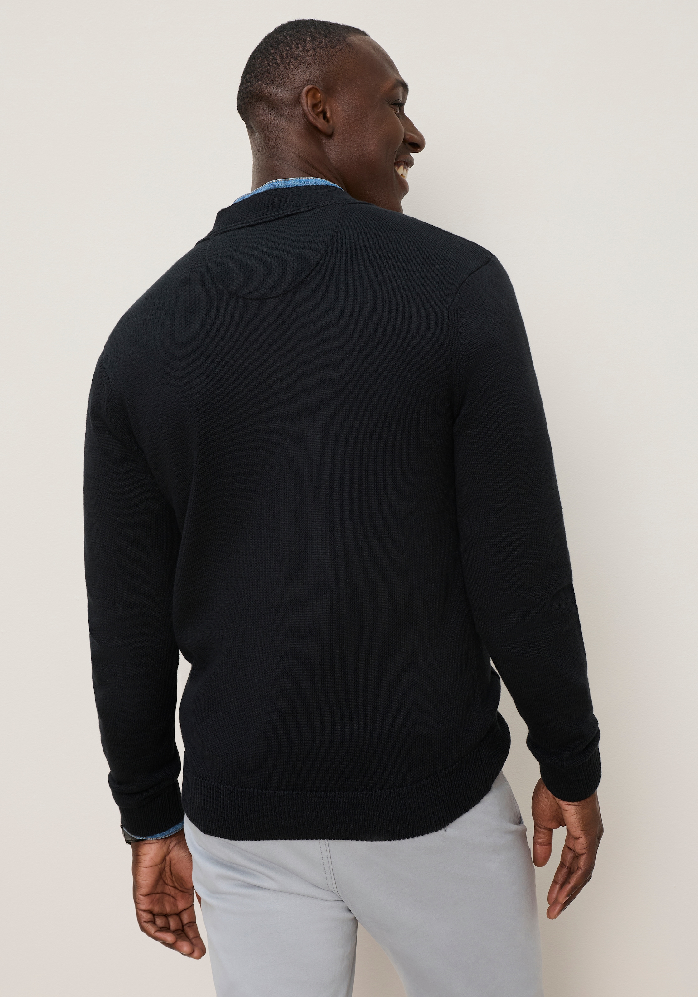 DELMAO Strickjacke »Neue Kollektion! Highlight Stickerei & Taschen« mit V-Ausschnitt, Regular Fit, mit Langarm, mit Knopfleiste