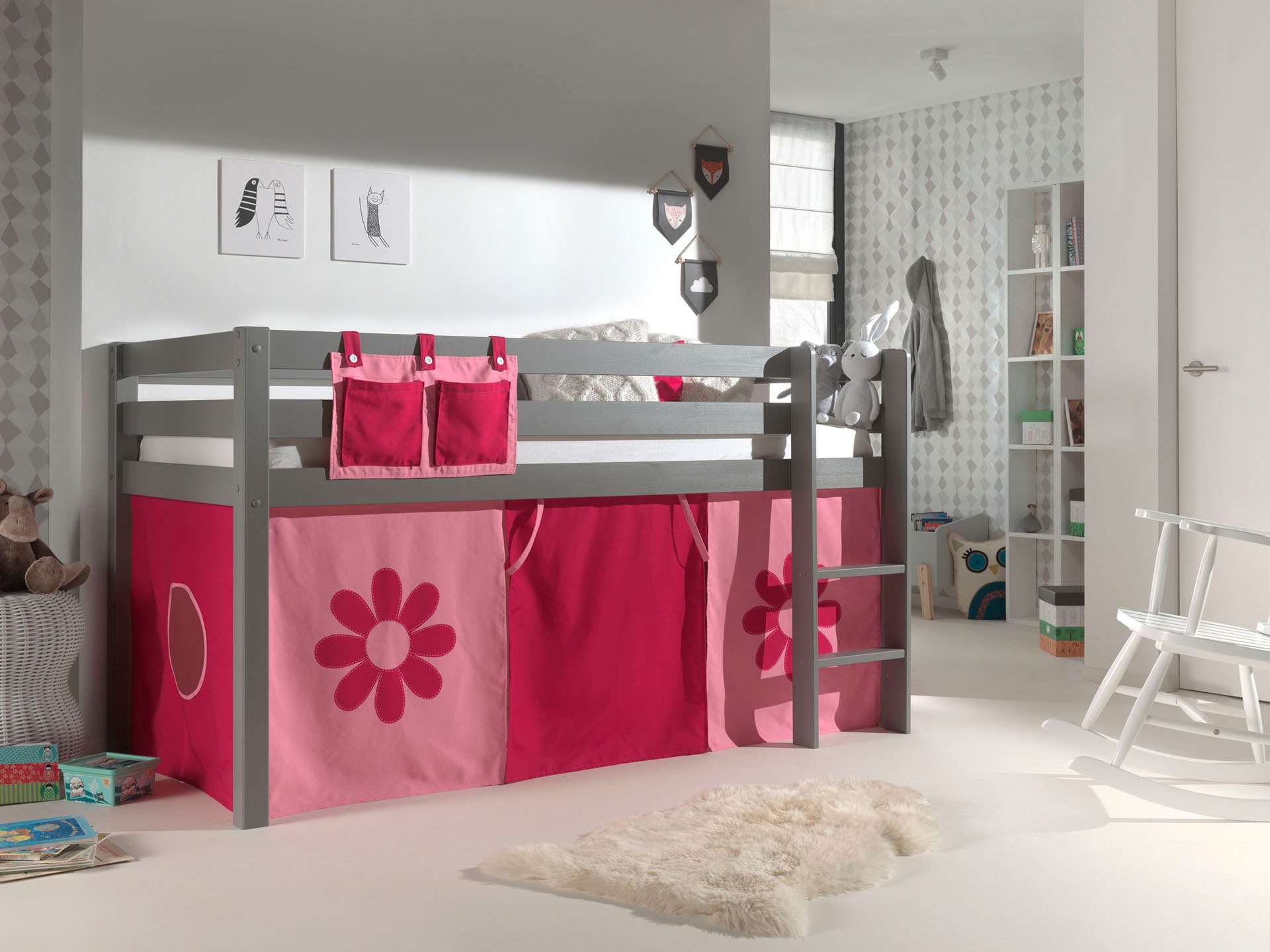 Vipack Hochbett »Pino«, (Made in Europe), Massivholz, inklusive Textil-Set "Flower", inklusive Rolllattenrost