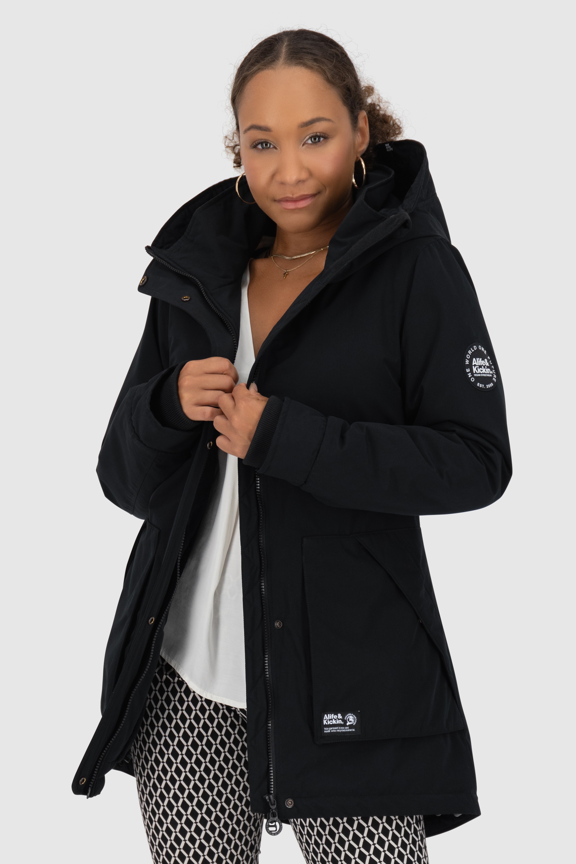 Alife & Kickin Winterjacke »Damen FloraAK A«, mit Kapuze, Gefütterte Winterjacke mit kuscheligem Innenfell und großer Kapuze
