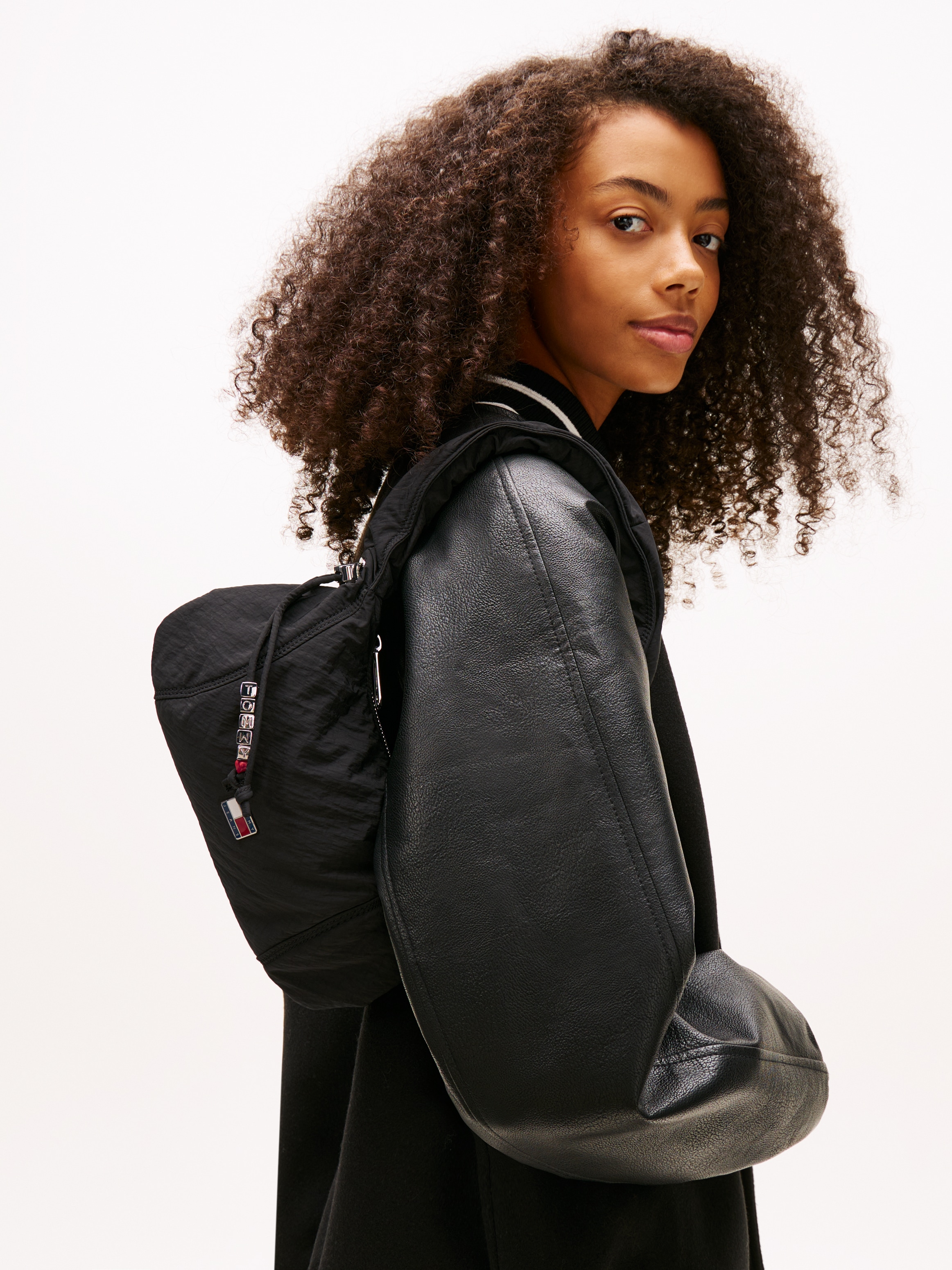 Tommy Jeans Schultertasche »TJW CASUAL SHOULDER BAG« , Damen Tragetasche, Minibag, mit Zierperlen und Schmuckelementen