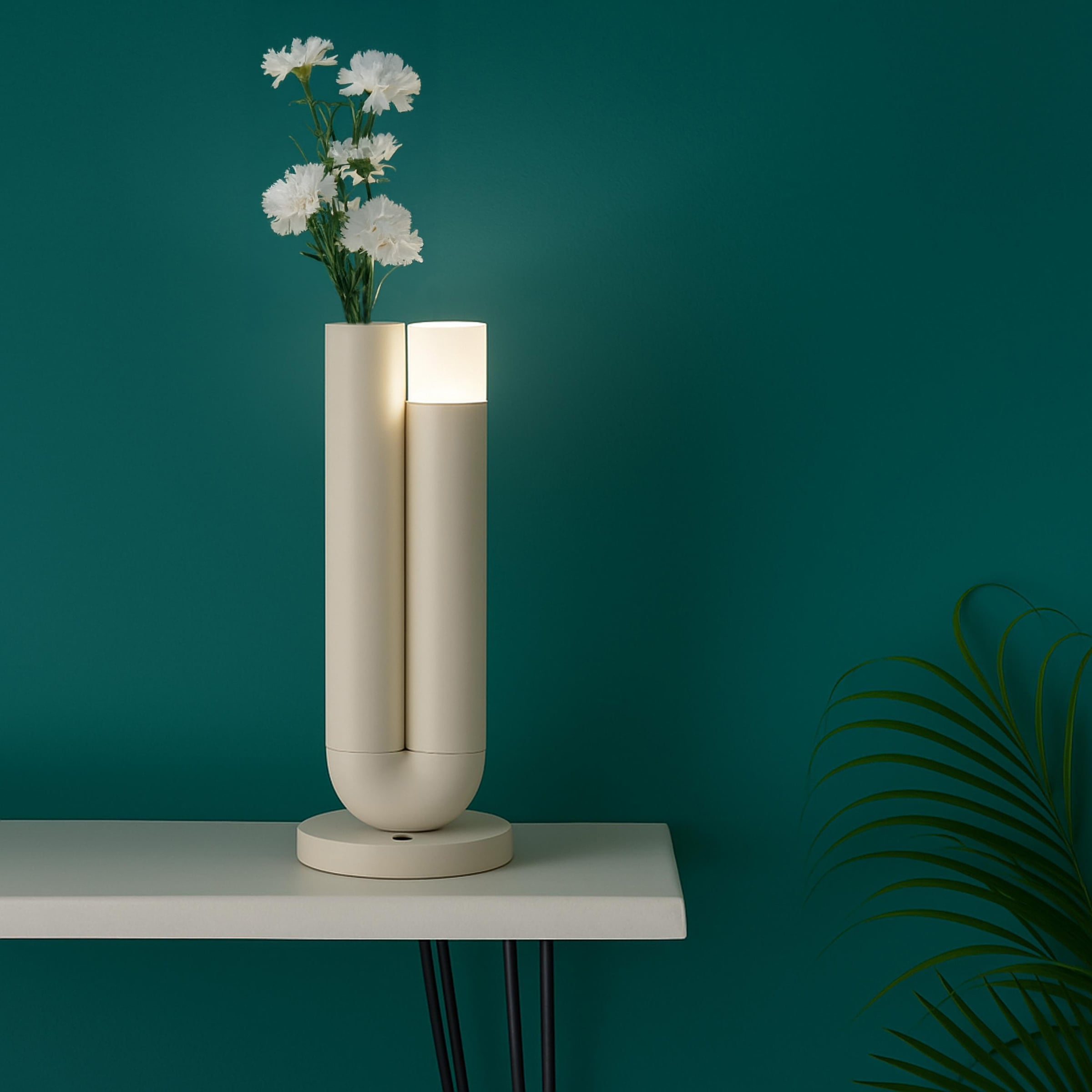 Brilliant LED Tischleuchte »Sayu« LED-Modul 1 Stk. Warmweiß LED Akku-Leuchte mit Vase, 27 cm, 250lm, 2700K, Wireless Charging