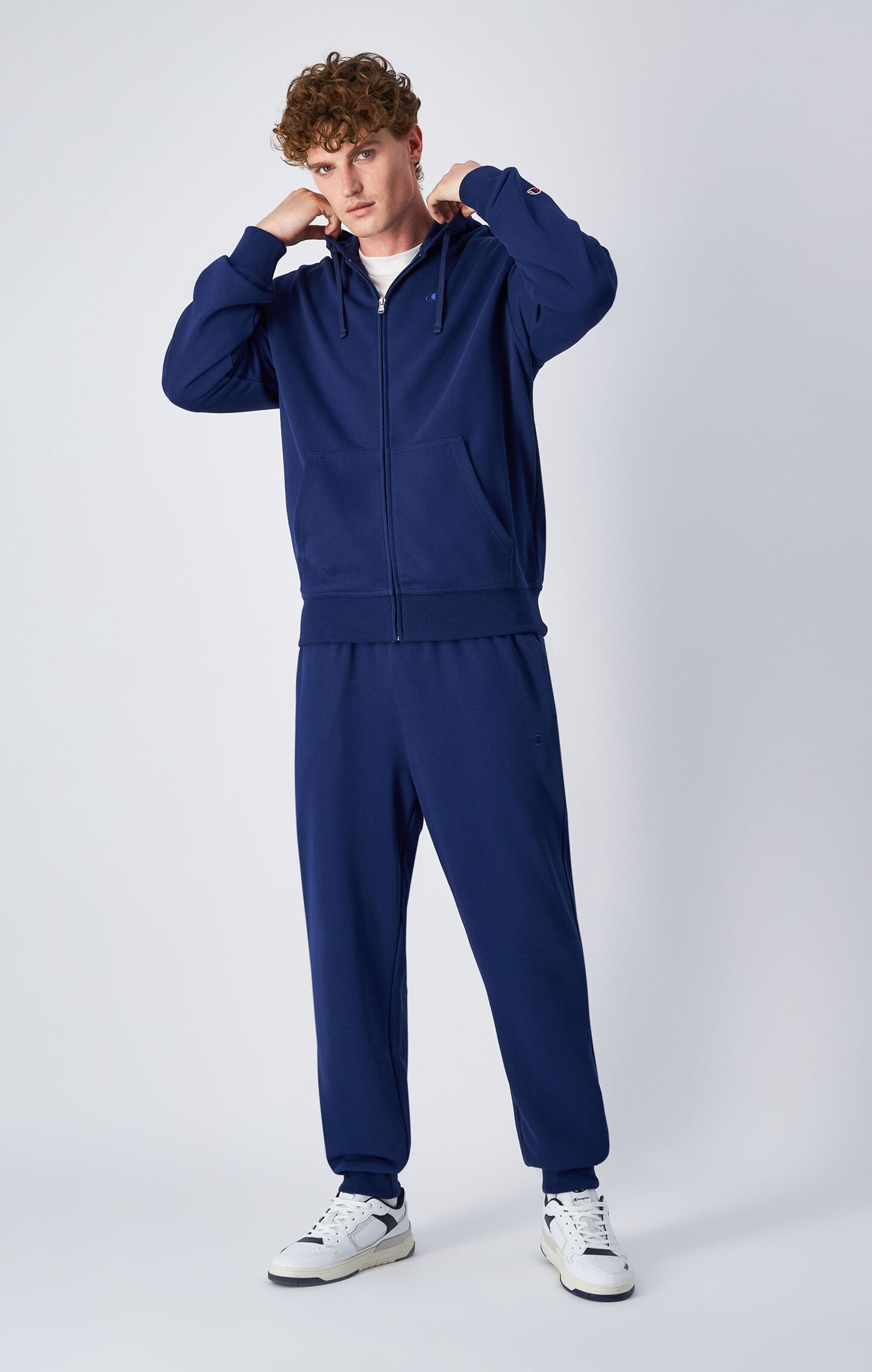 Champion Kapuzensweatjacke »ICONS TONAL Terry Full Zip Hoodie« mit Kapuze, aus Baumwoll-Polyester-Material, sportlicher Stil