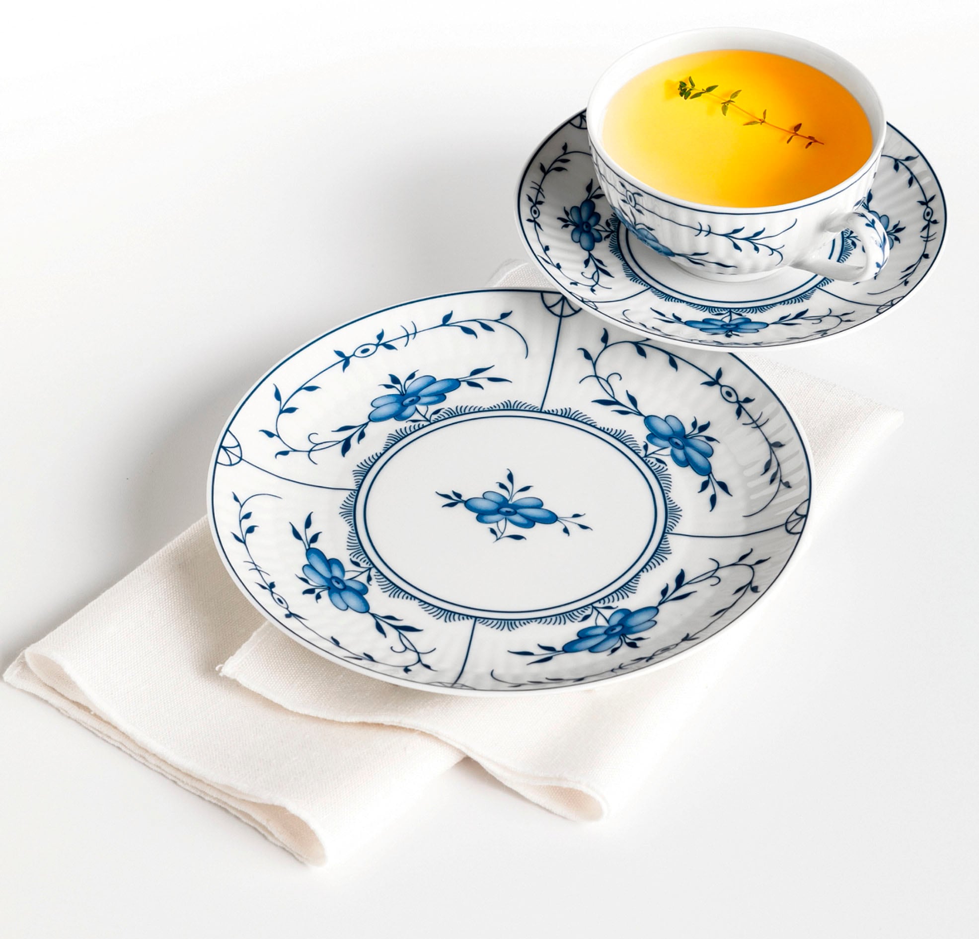 Seltmann Weiden Teeservice »Geschirr-Set, 18 Teile, Amina Strohblume, klein«, (Set, 18 tlg., 6x Teeobertasse, 6x Kombi-Untertasse, 6x Brotteller), Stäbchenrelief, die Strohblume, Blütenmotiv