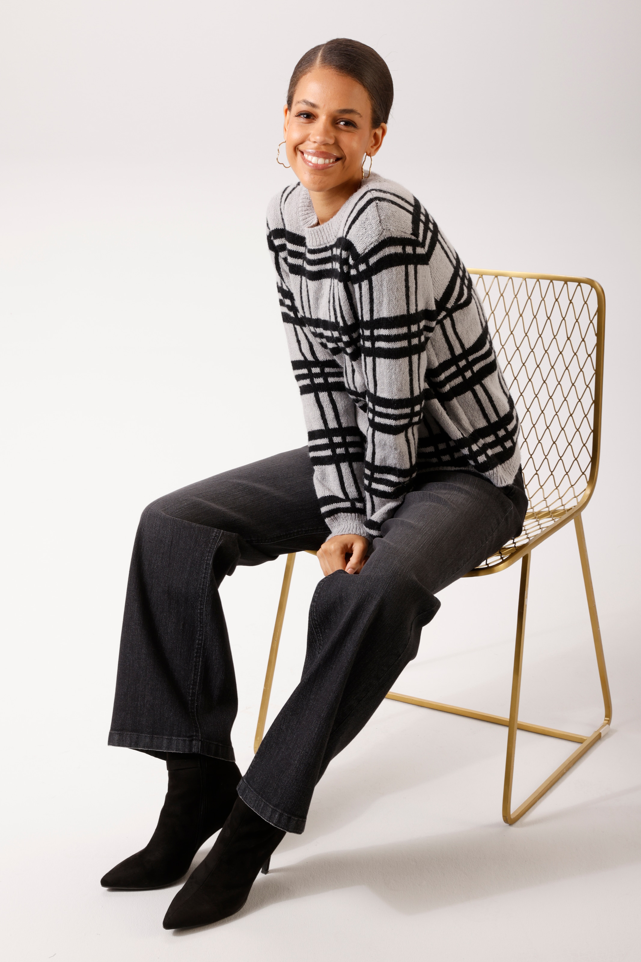 Aniston CASUAL Straight-Jeans mit trendig weitem Bein