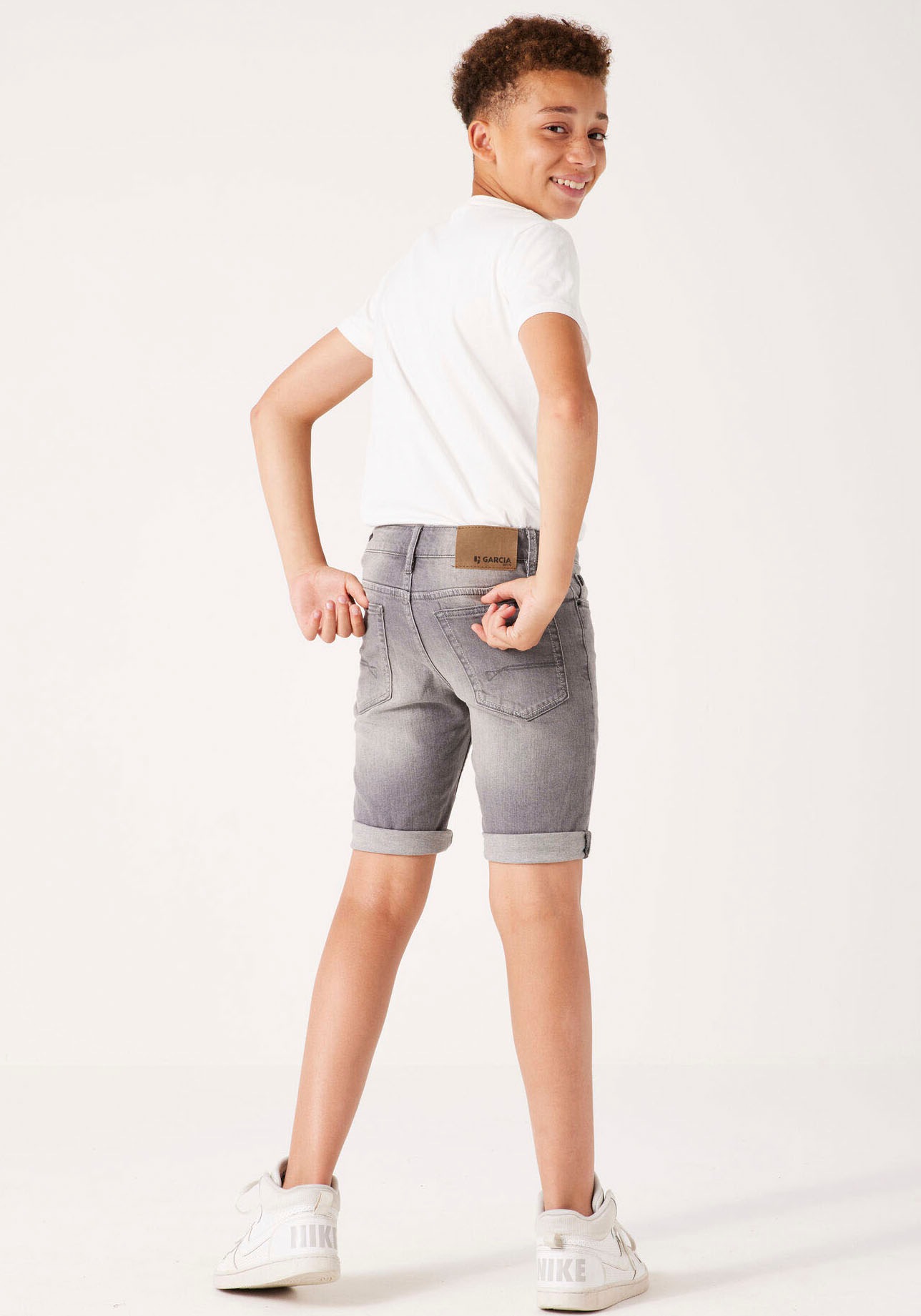 2. Bild von Garcia Jeansshorts »Tavio«, mit Used-Effekten