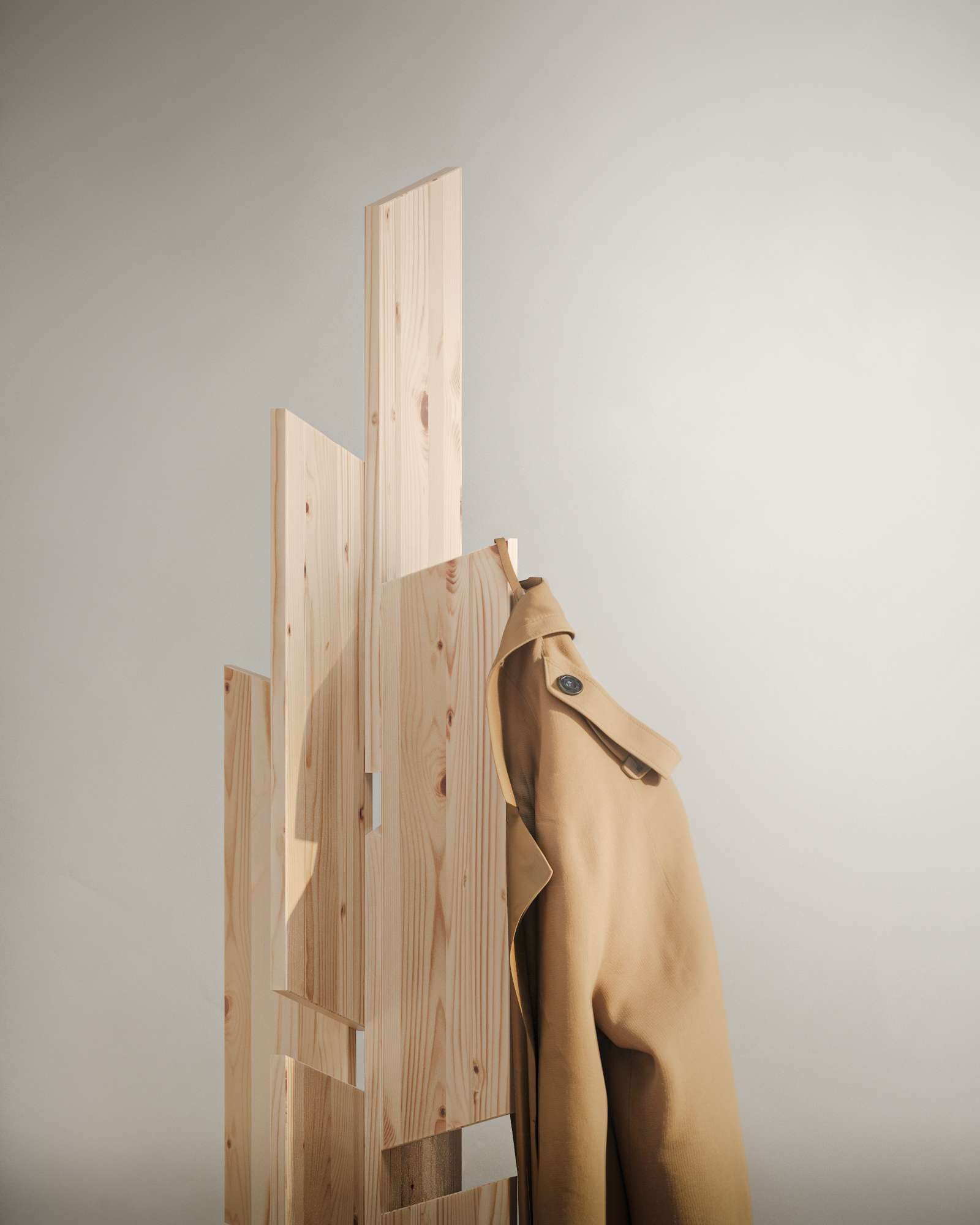 Karup Design Garderobenständer »Keeper Coat Stand, Kleiderständer mit 12 Haken, Made in Europe«, (B/H/T: ca 60 x 60 x 186 cm), frei stehend, vielseitig einsetzbar, FSC®-zertifiziertes Massivholz