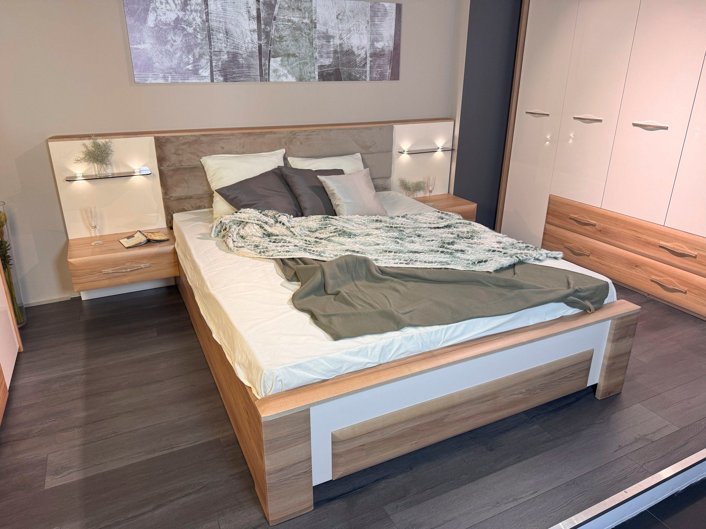 Home affaire Bettgestell »Gala, 160 oder 180x200cm Liegefläche, FSC-zertifiziert«, (optional passende Stauraumschubladen und Nachttische erhältlich), bequem gepolstertes Kopfteil, bezogen mit Samtvelours