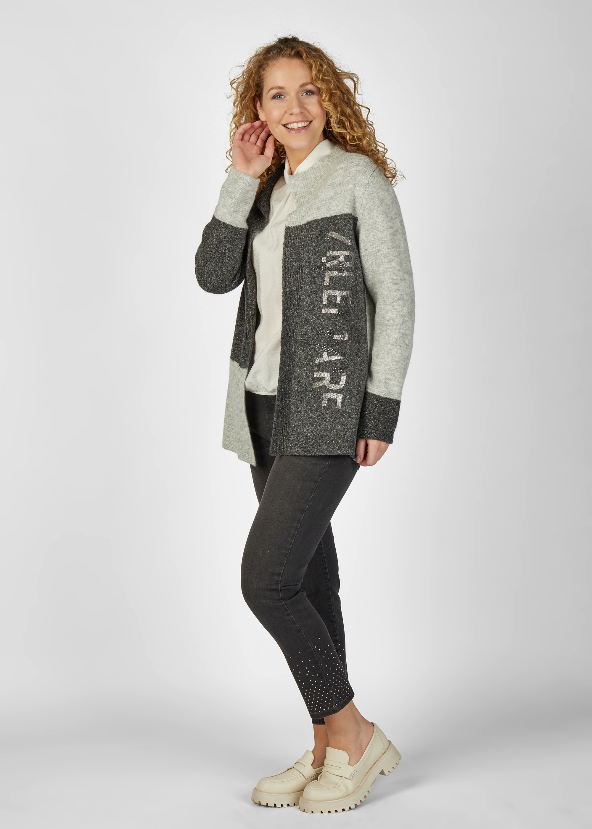 Rabe Strickjacke, mit kontrastfarbenen Muster