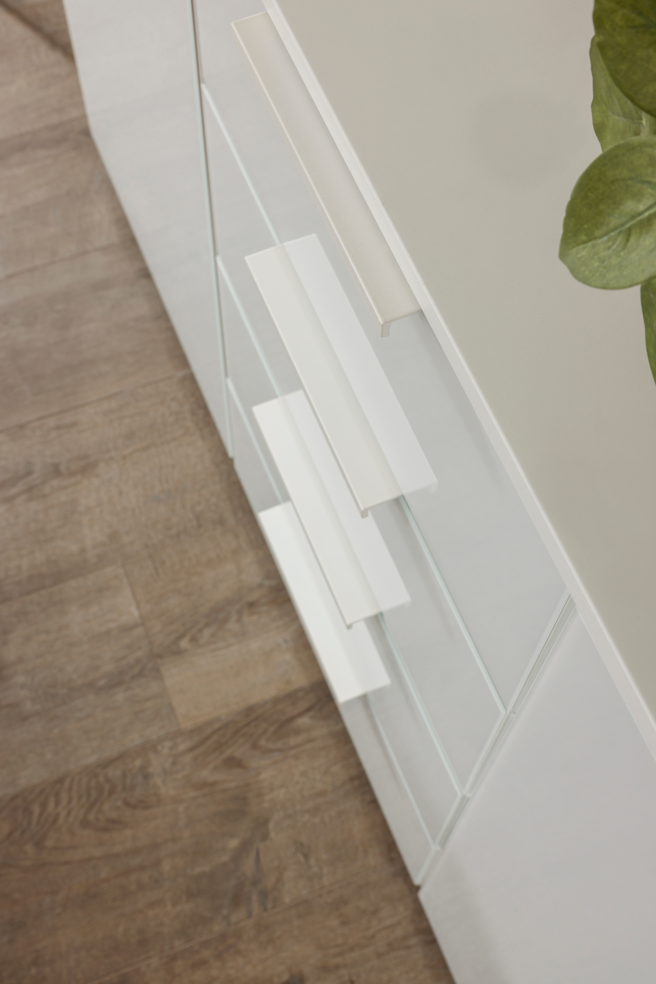 rauch Schubkastenkommode »Sideboard Kommode Kombikommode KOLUNA mit Glasfront«, mit 4 Schubkästen und 2 Türen sowie Metallgriffen MADE IN GERMANY