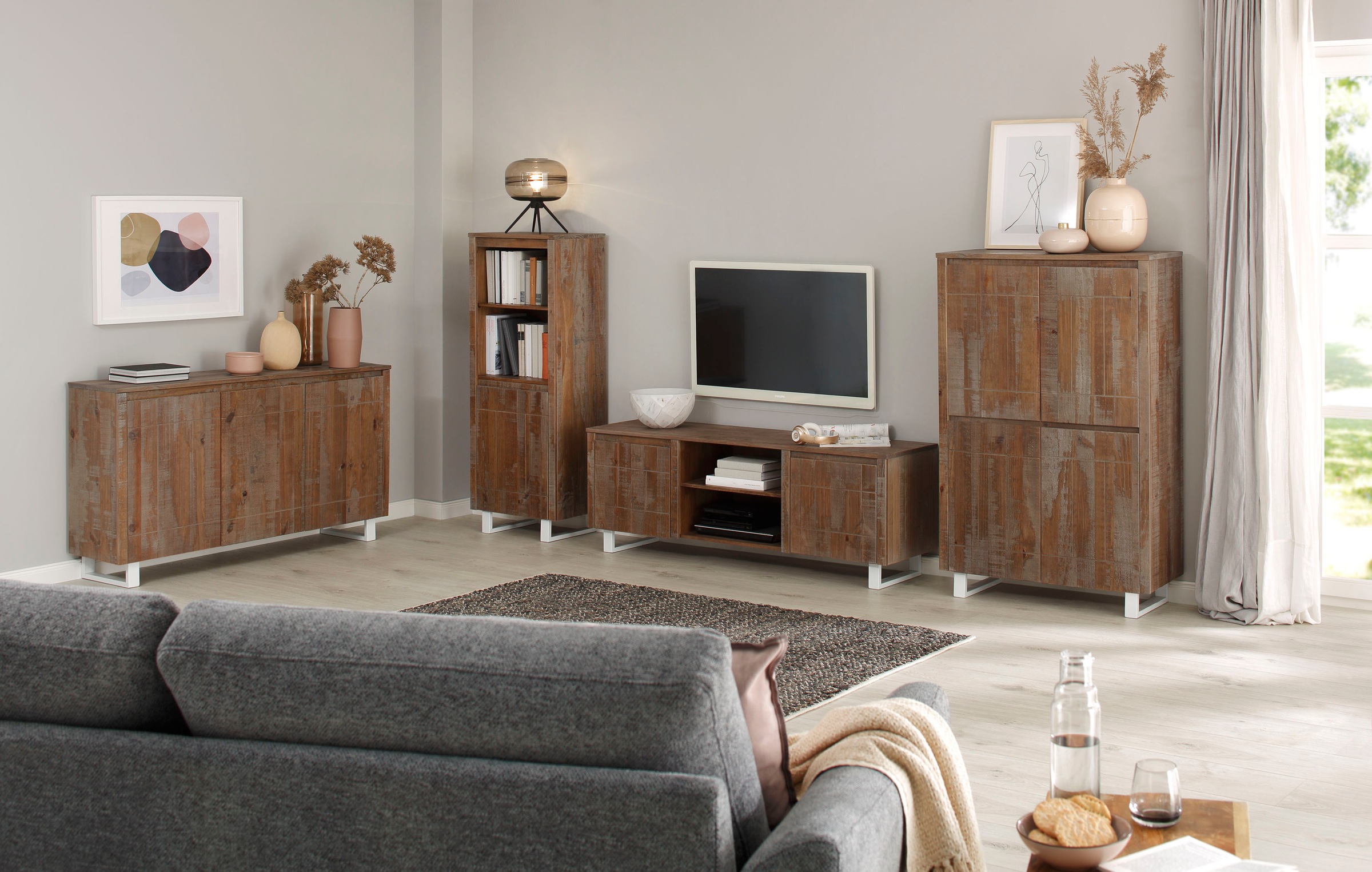 Home affaire Sideboard »Lagos«, Kommode aus massivem Kiefernholz, mit weiß lackiertem Beingestell