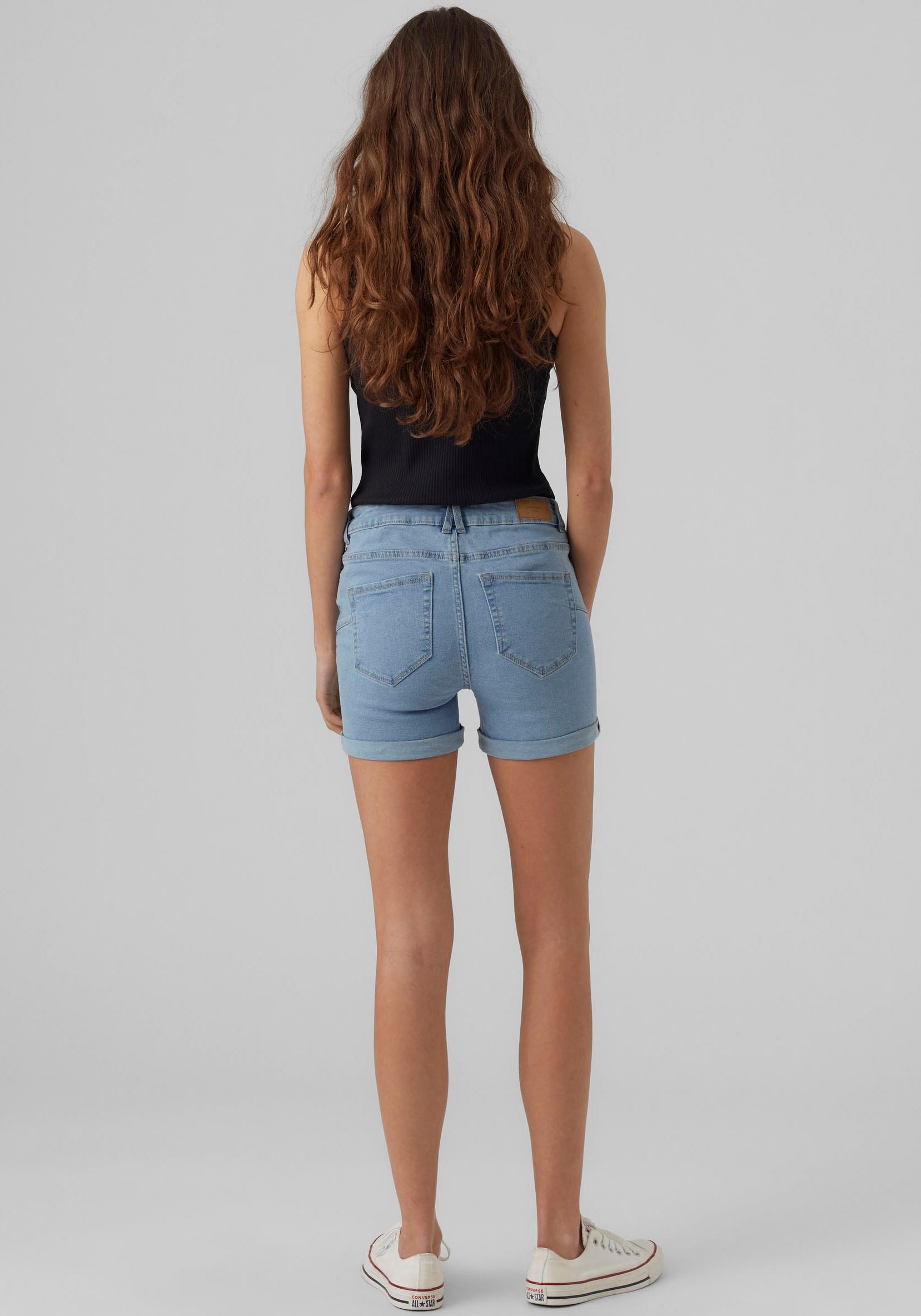 Vero Moda Jeansshorts »VMLUNA MR FOLD SHORTS MIX GA NOOS« mit Umschlagsaum