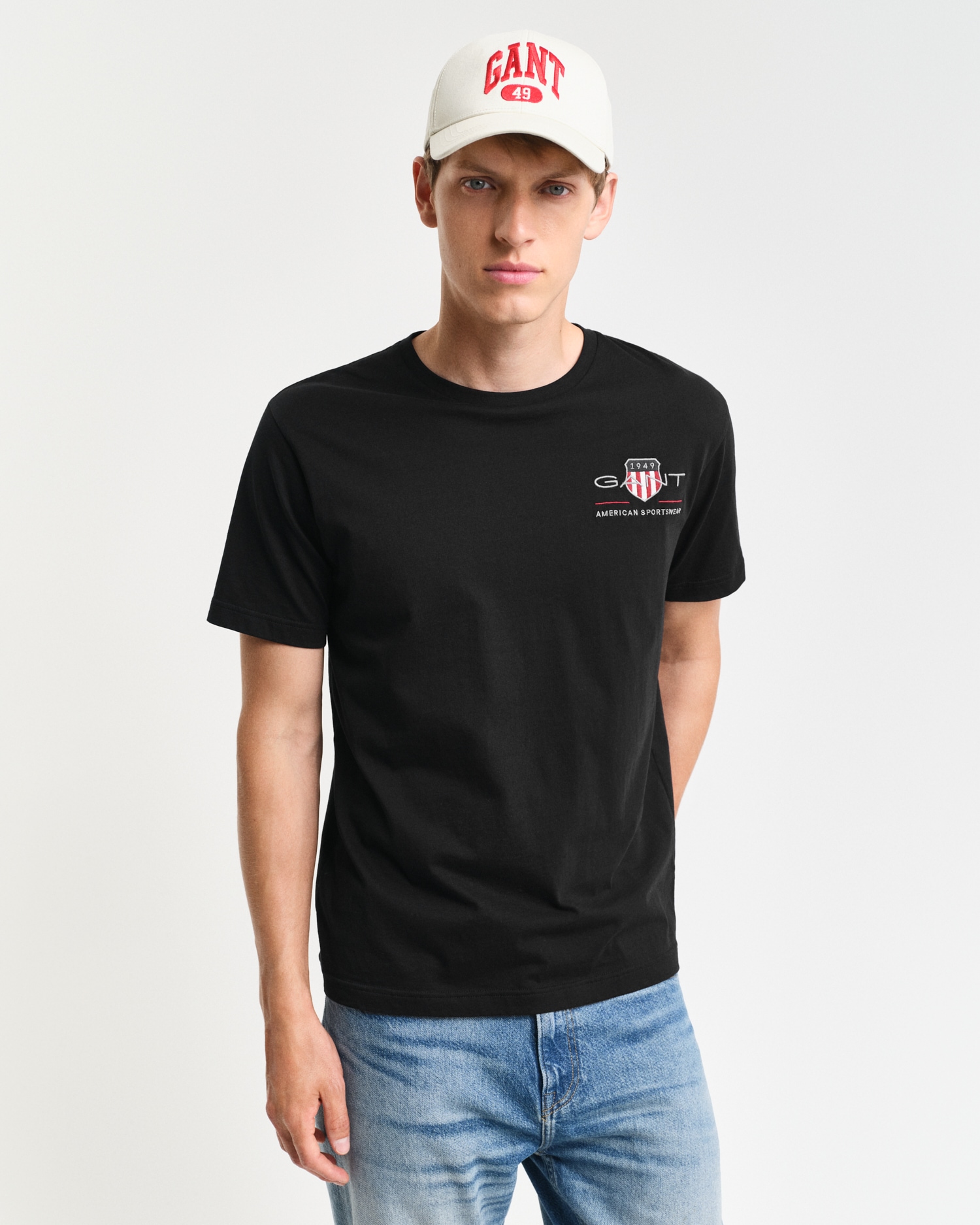 Gant T-Shirt »REG ARCHIVE SHIELD EMB SS T-SHIRT« von dem Archiv aus den 1980er-Jahren inspiriert