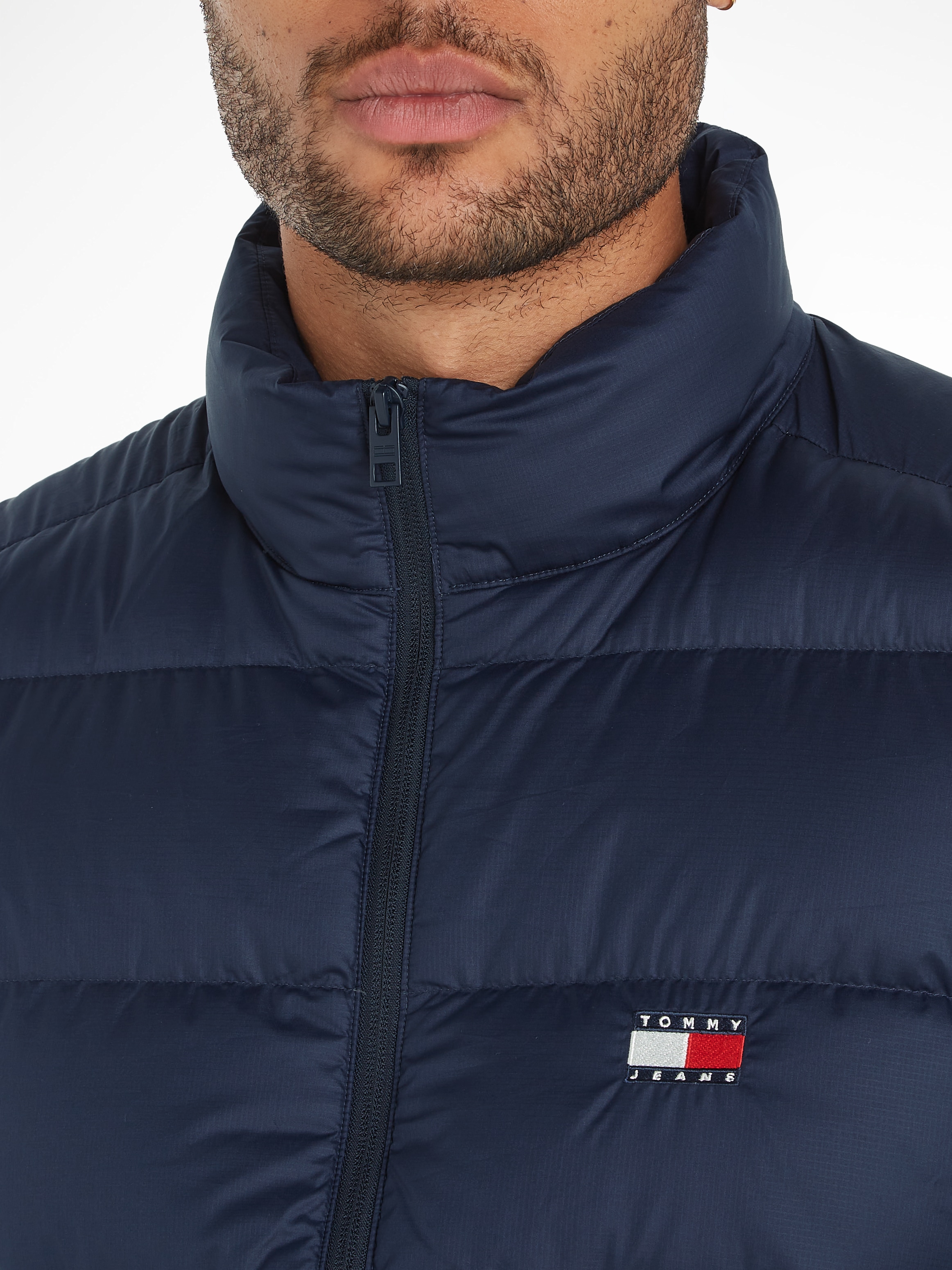 Tommy Jeans Outdoorjacke »TJM LT DOWN FLAG JACKET EXT«, mit Logoprägung