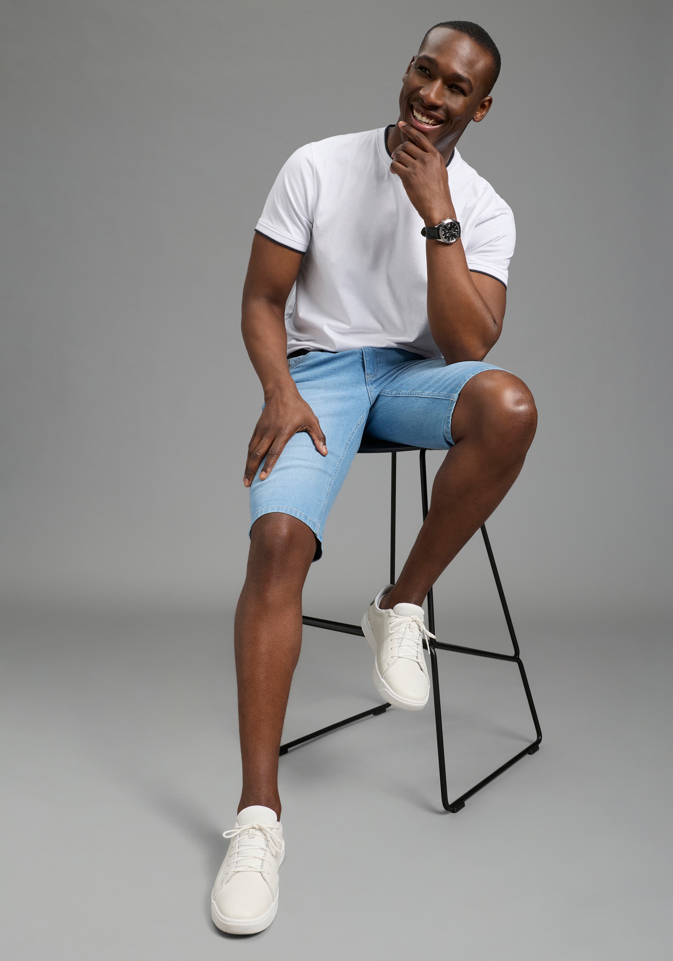 DELMAO Jeansshorts gerade geschnittene Beine, Regular-Fit, kniefreie Länge