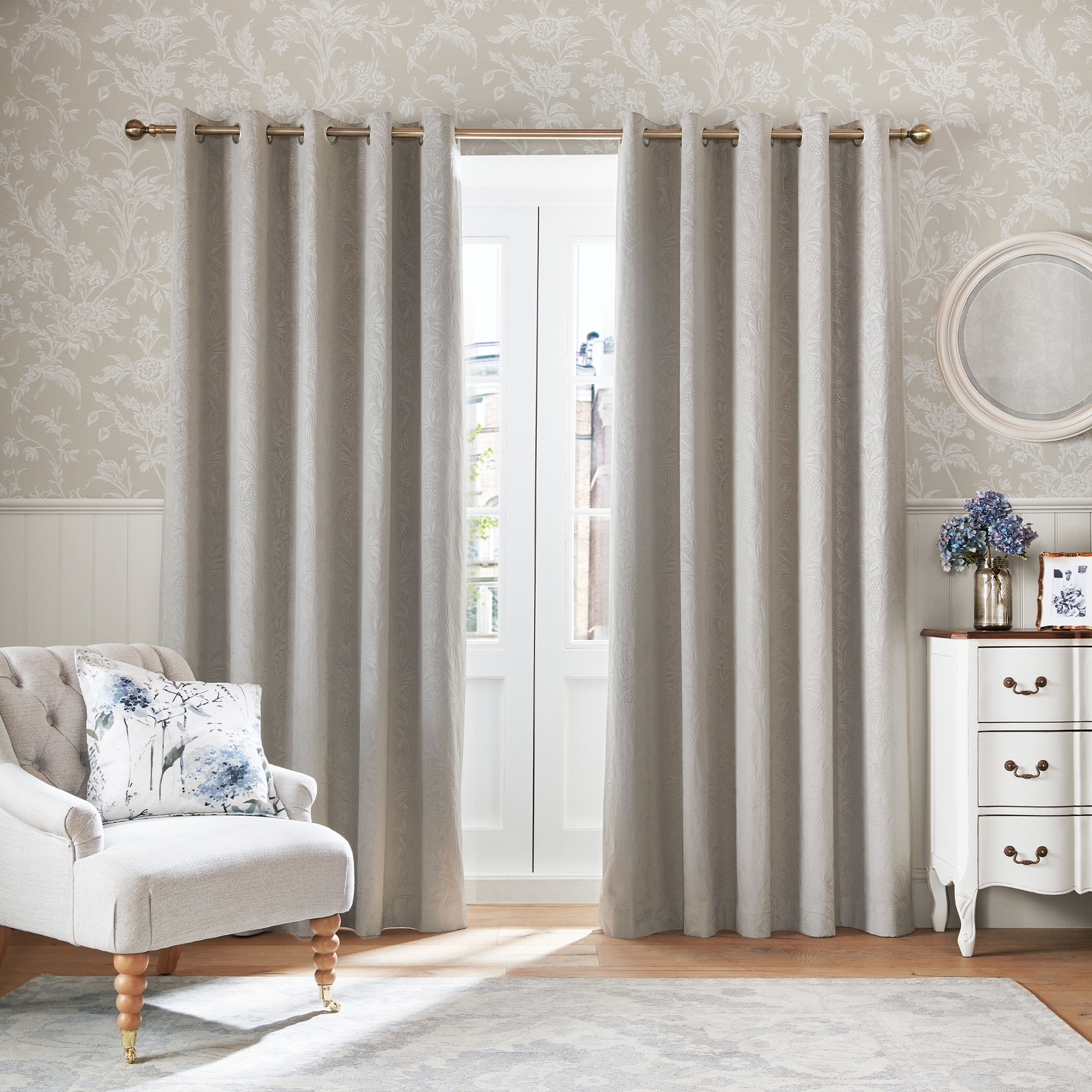 LAURA ASHLEY Vliestapete »Lloyd Dove«, geblümt, 10mx52cm (ca. 5m2) günstig online kaufen