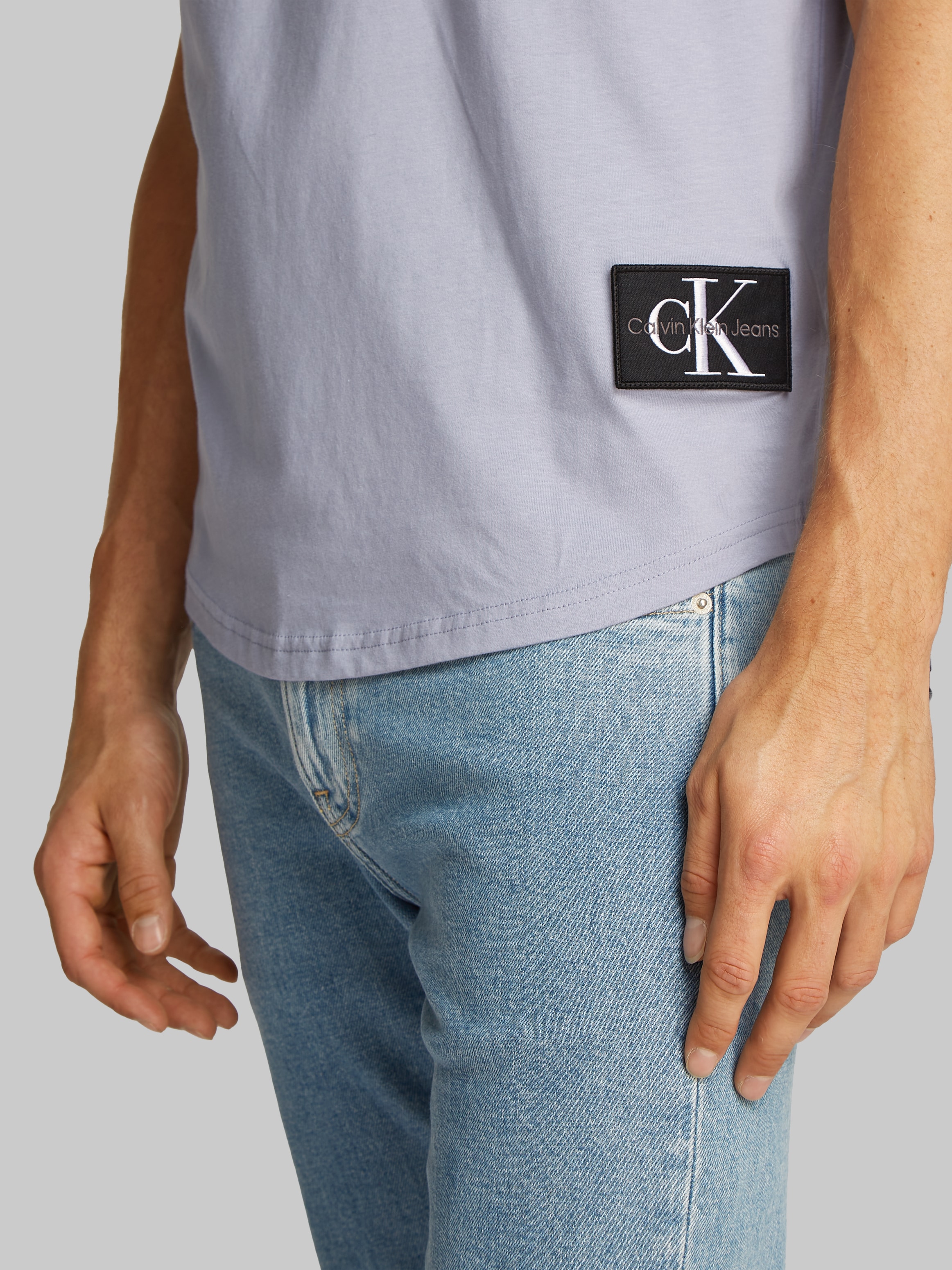 Calvin Klein Jeans T-Shirt »BADGE TURN UP SLEEVE«, mit Logopatch