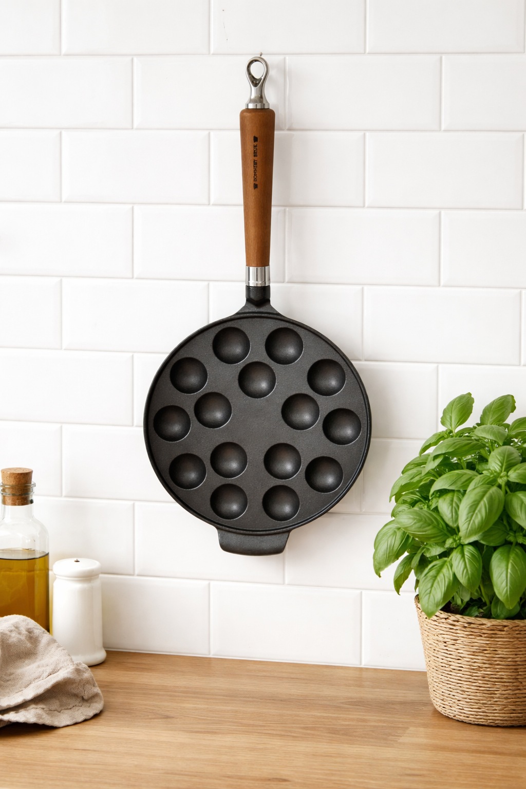 Ronneby Bruk Poffertjespfanne »Maestro Poffertjes-Pfanne, Ø 24 cm, mit Holzgriff« Gusseisen 1 tlg.