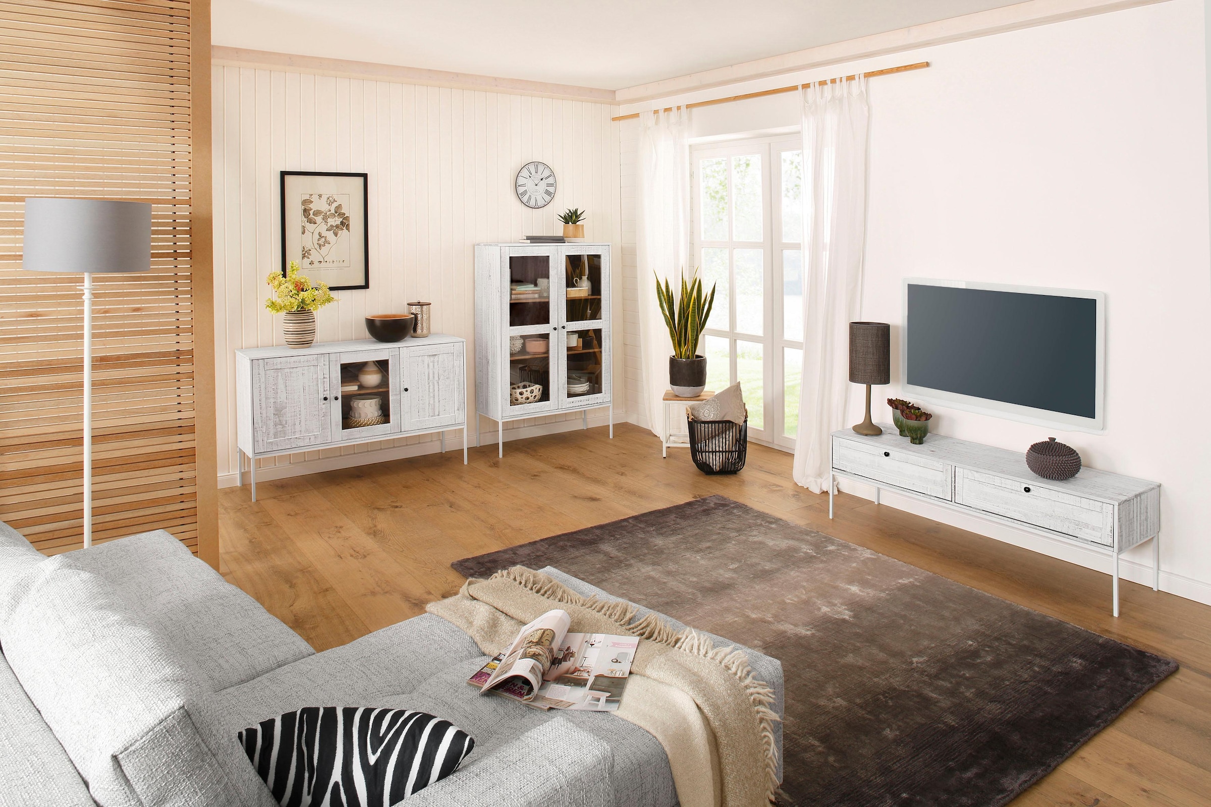 Home affaire Lowboard »Freya«, Kommode mit 2 Klappen, Metallgriffen, aus Massivholz, Breite 140 cm