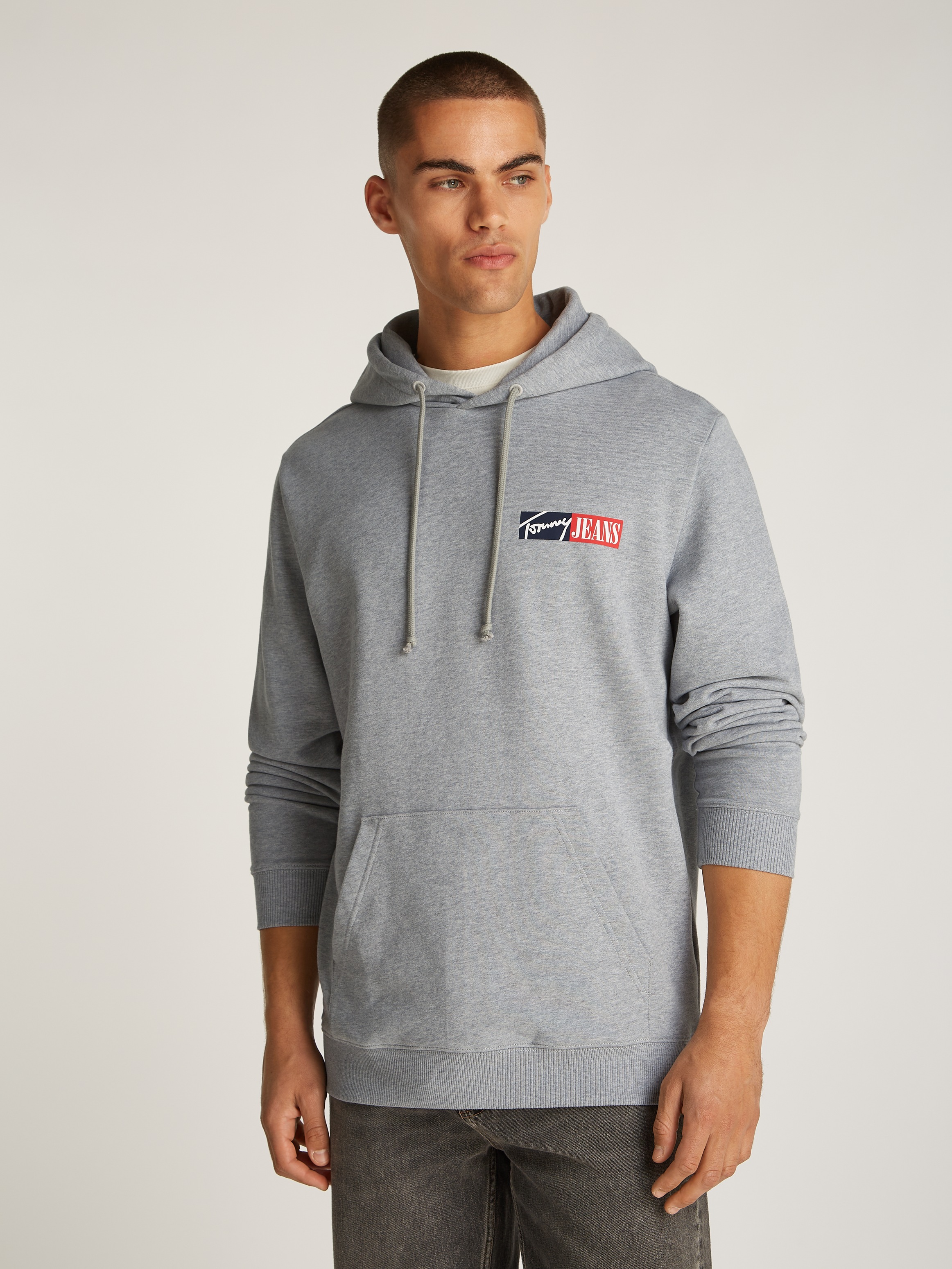 Tommy Jeans Plus Hoodie »TJM REG ENTRY GRAPHIC HOODIE EXT«, in Großen Größen, Logodruck, Kängurutasche
