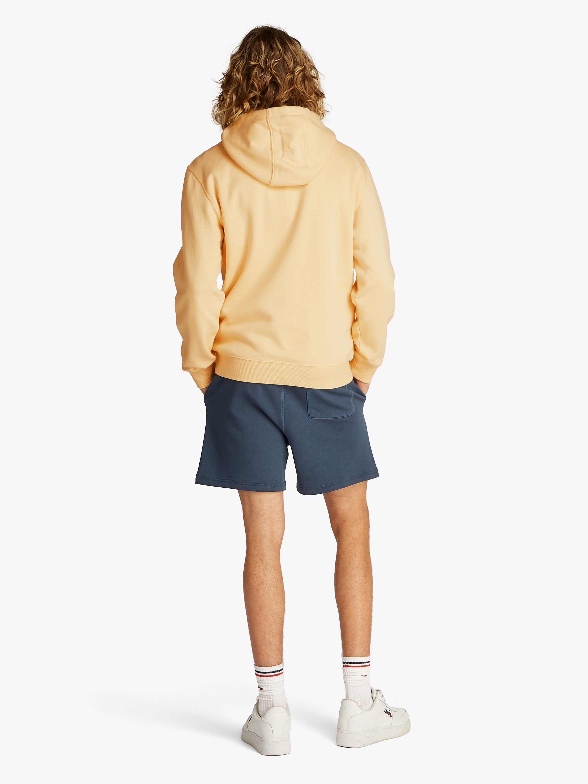 Tommy Jeans Sweatshirt »TJM REG S FLAG HOODIE«, mit bestickten Markenlogo auf Brusthöhe