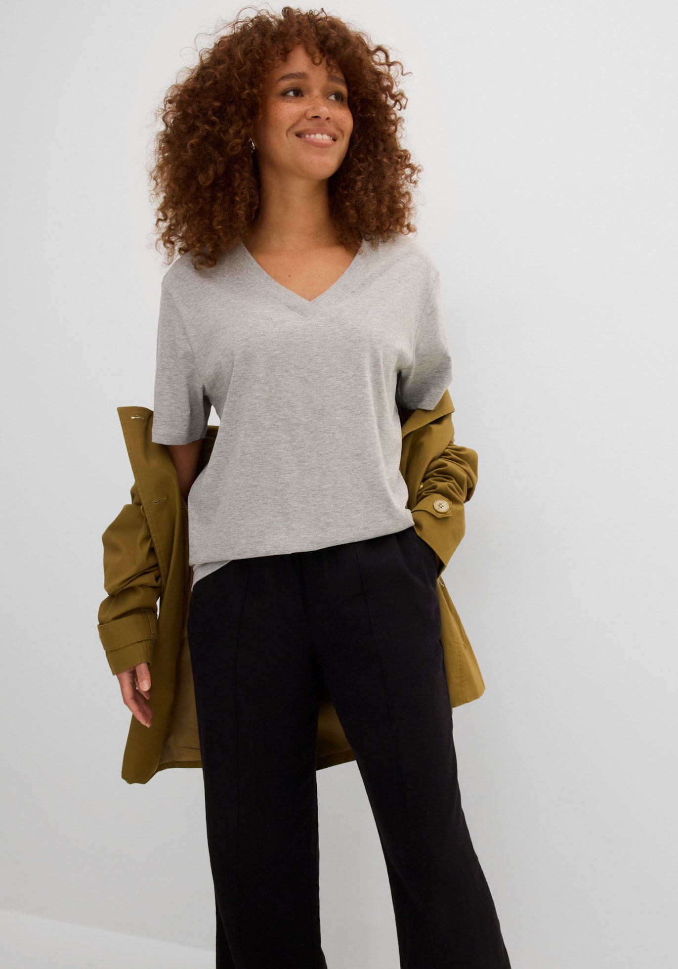 bonprix Longshirt »Weites Long-Shirt mit V-Ausschnitt, Kurzarm (5er Pack)« Packung, 5 tlg. lockere Passform, Kurzarm, mit V-Ausschnitt, unifarben