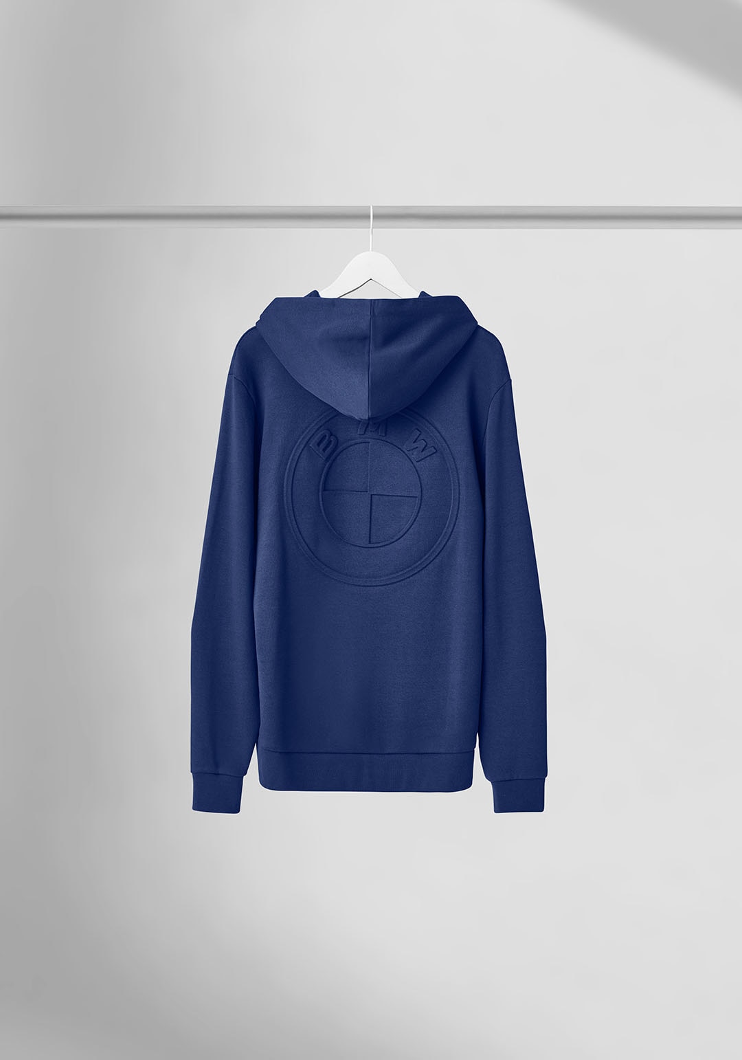 BMW Hoodie , mit farbgleichem Logo auf der Rückseite
